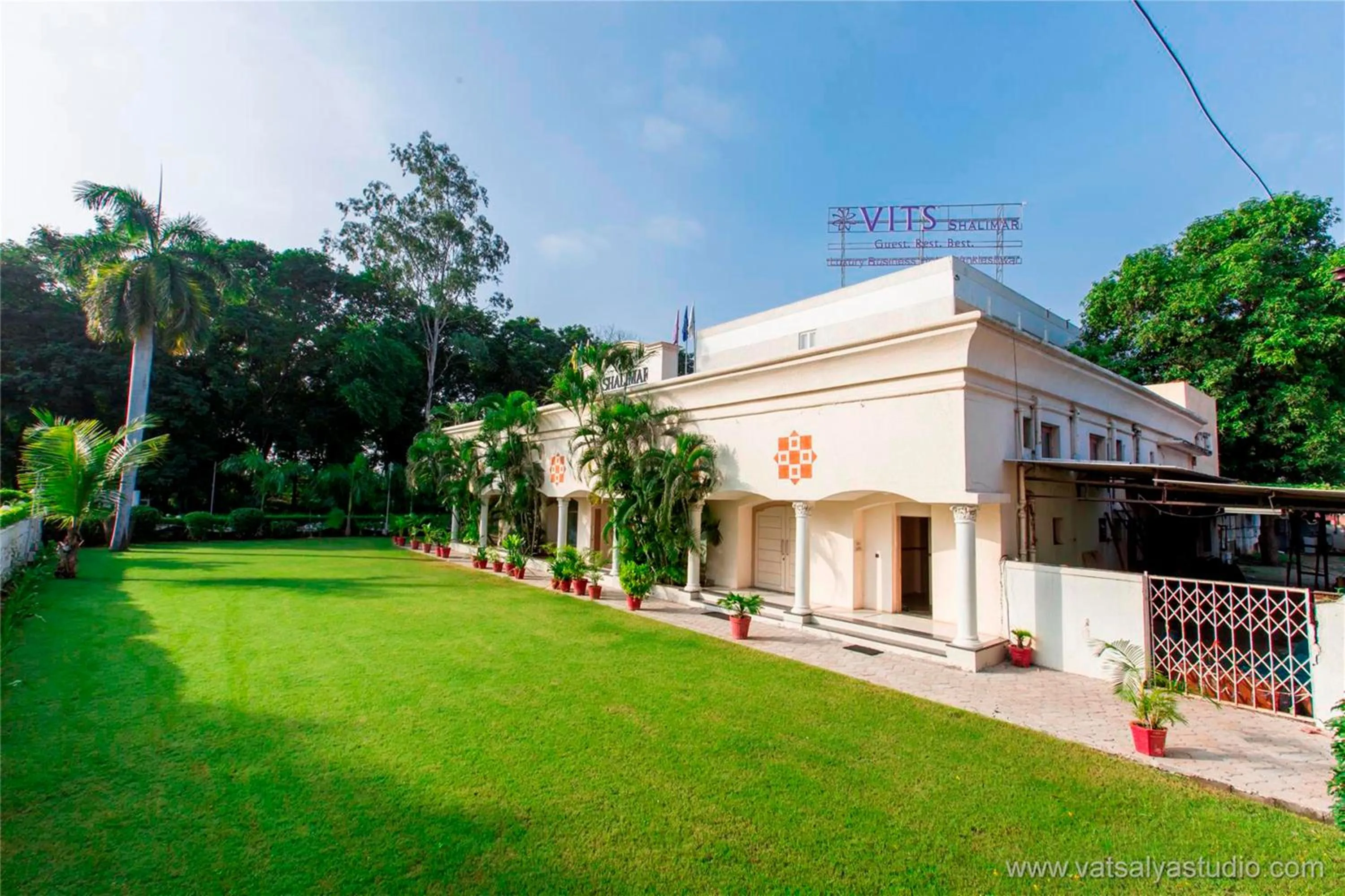 Garden in VITS Shalimar, Ankleshwar