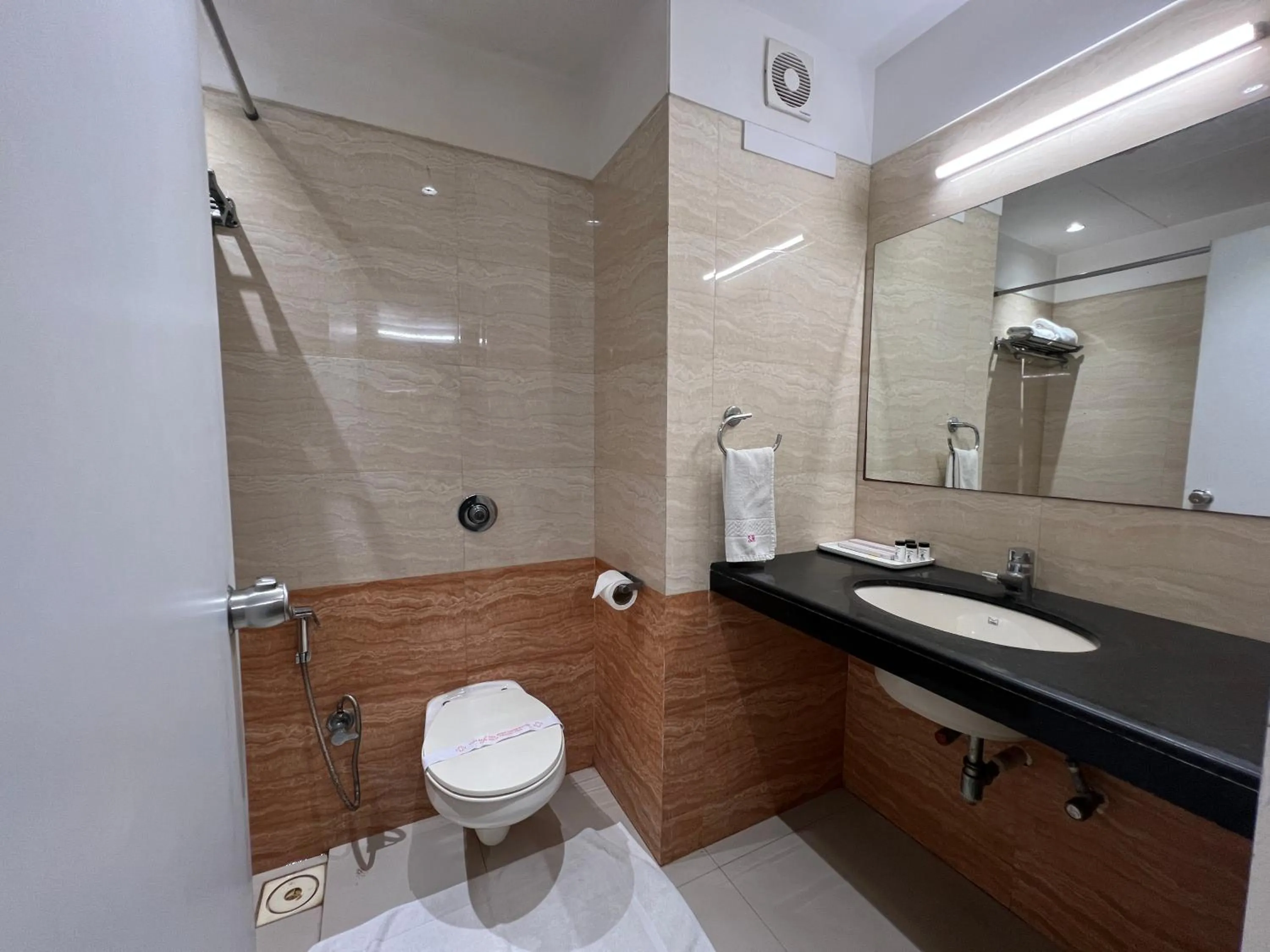 Bathroom in VITS Shalimar, Ankleshwar