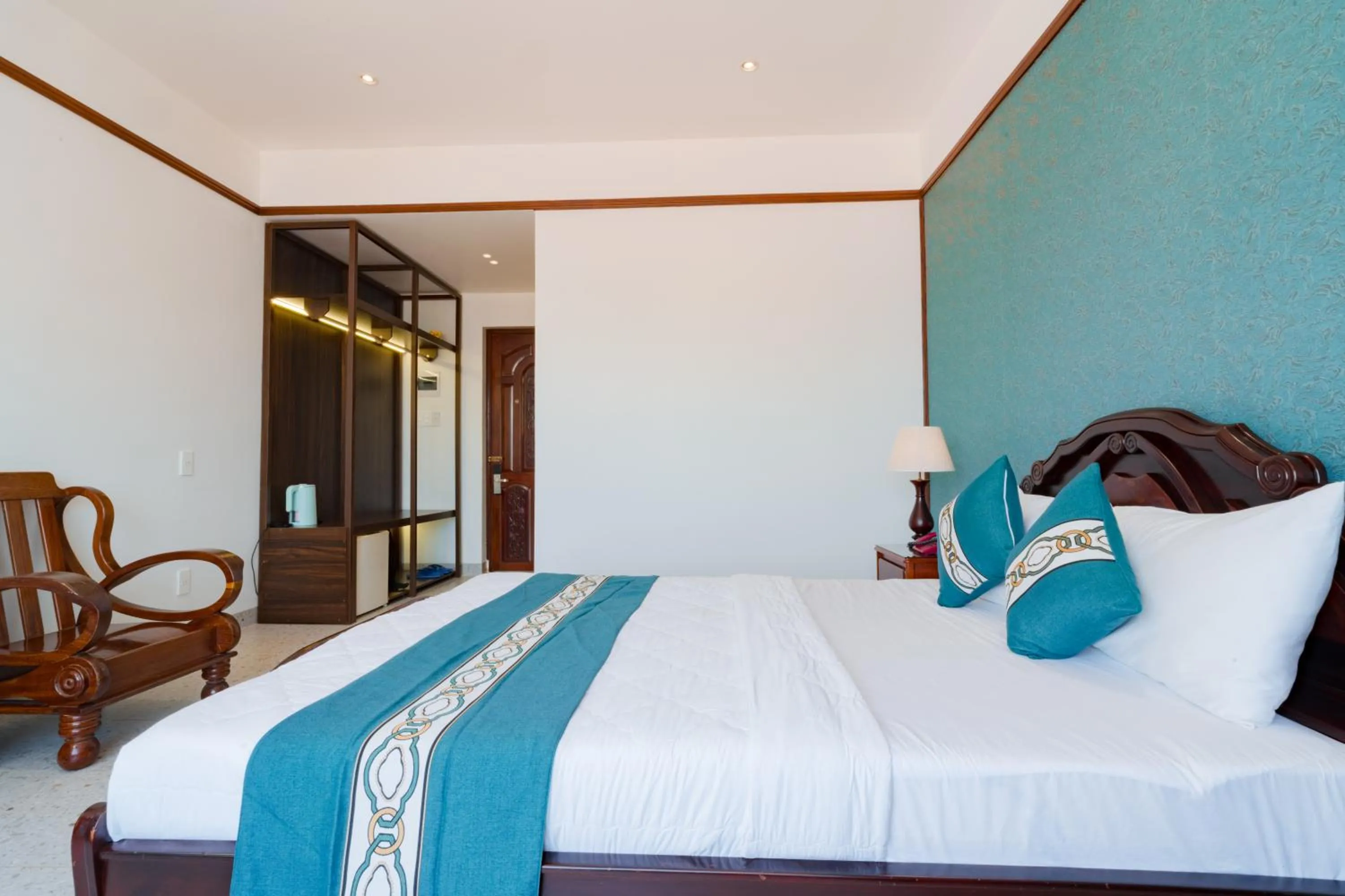 Bed in CHUONG DUONG HOTEL