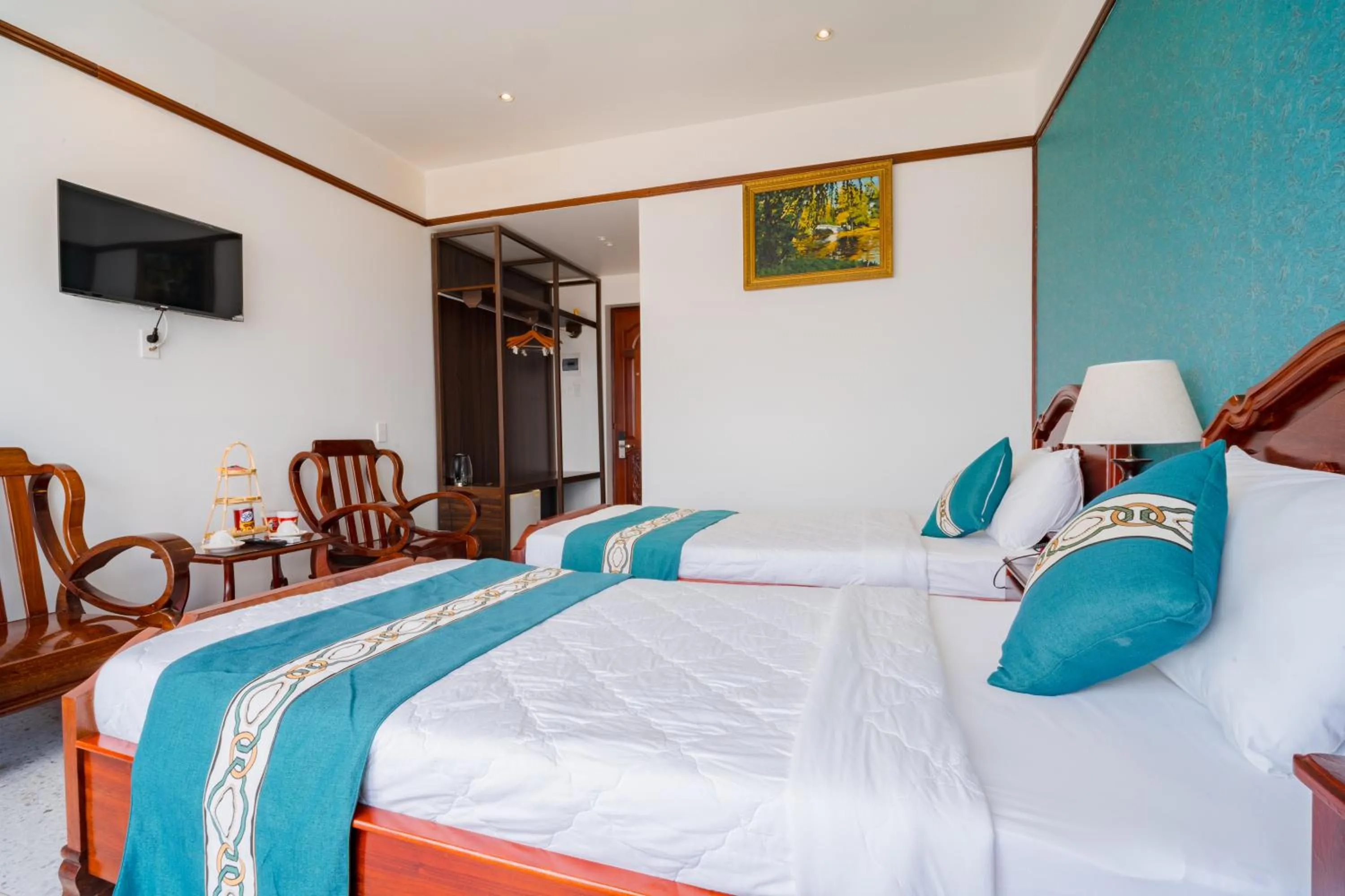 Bed in CHUONG DUONG HOTEL