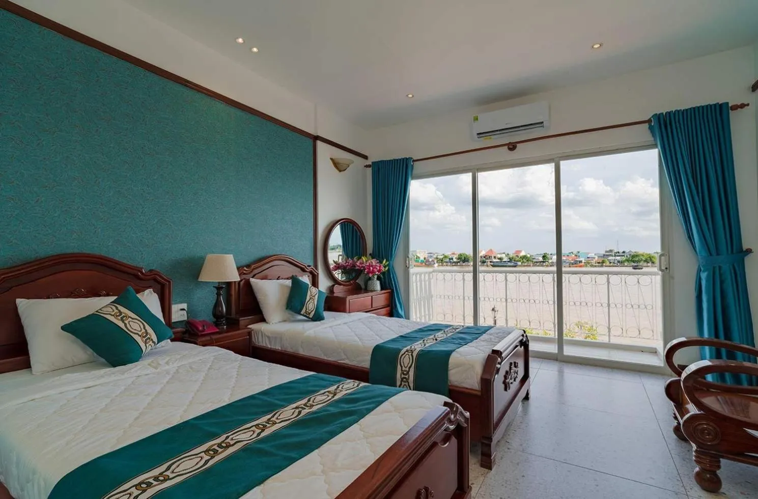 Bed in CHUONG DUONG HOTEL