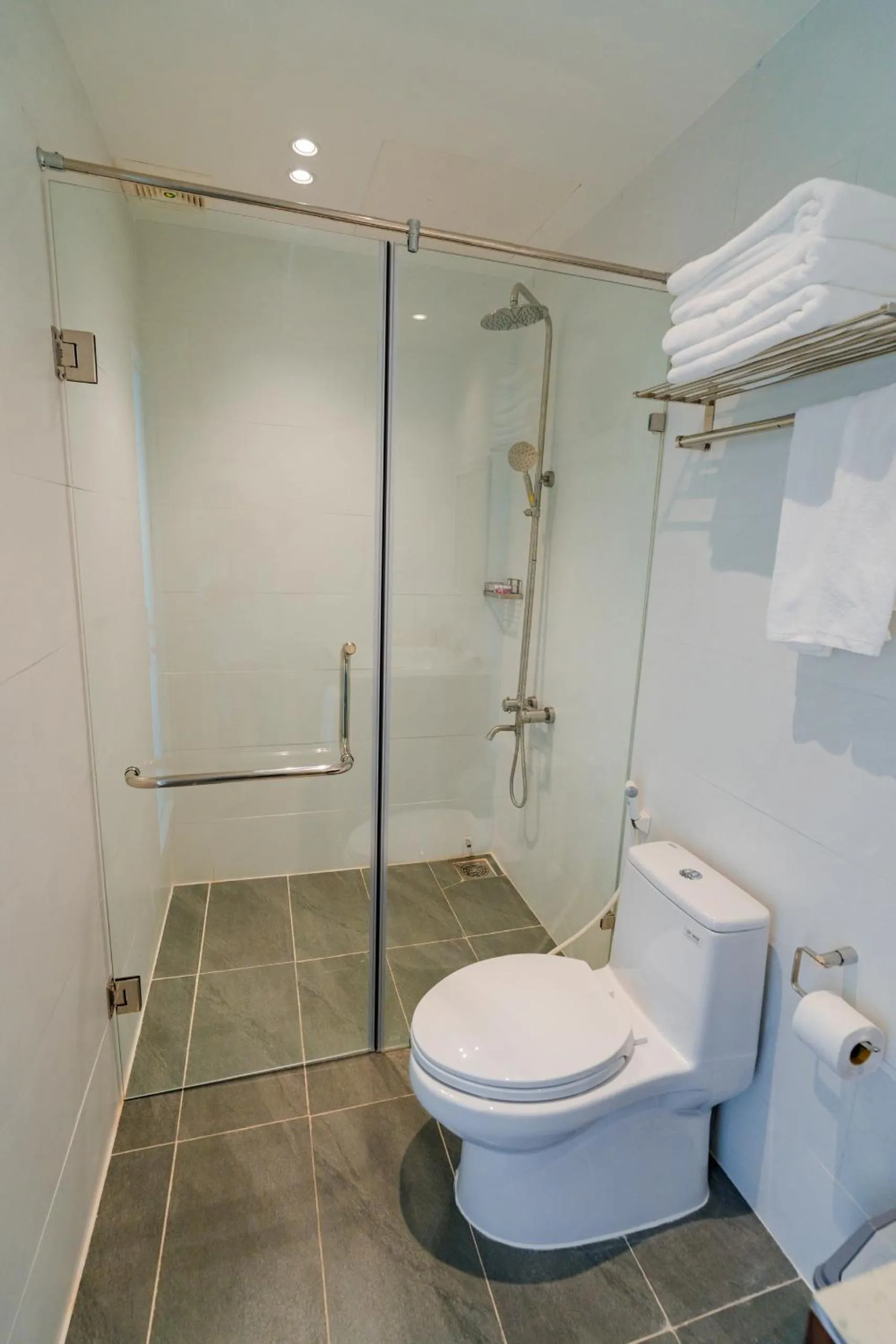 Toilet in CHUONG DUONG HOTEL