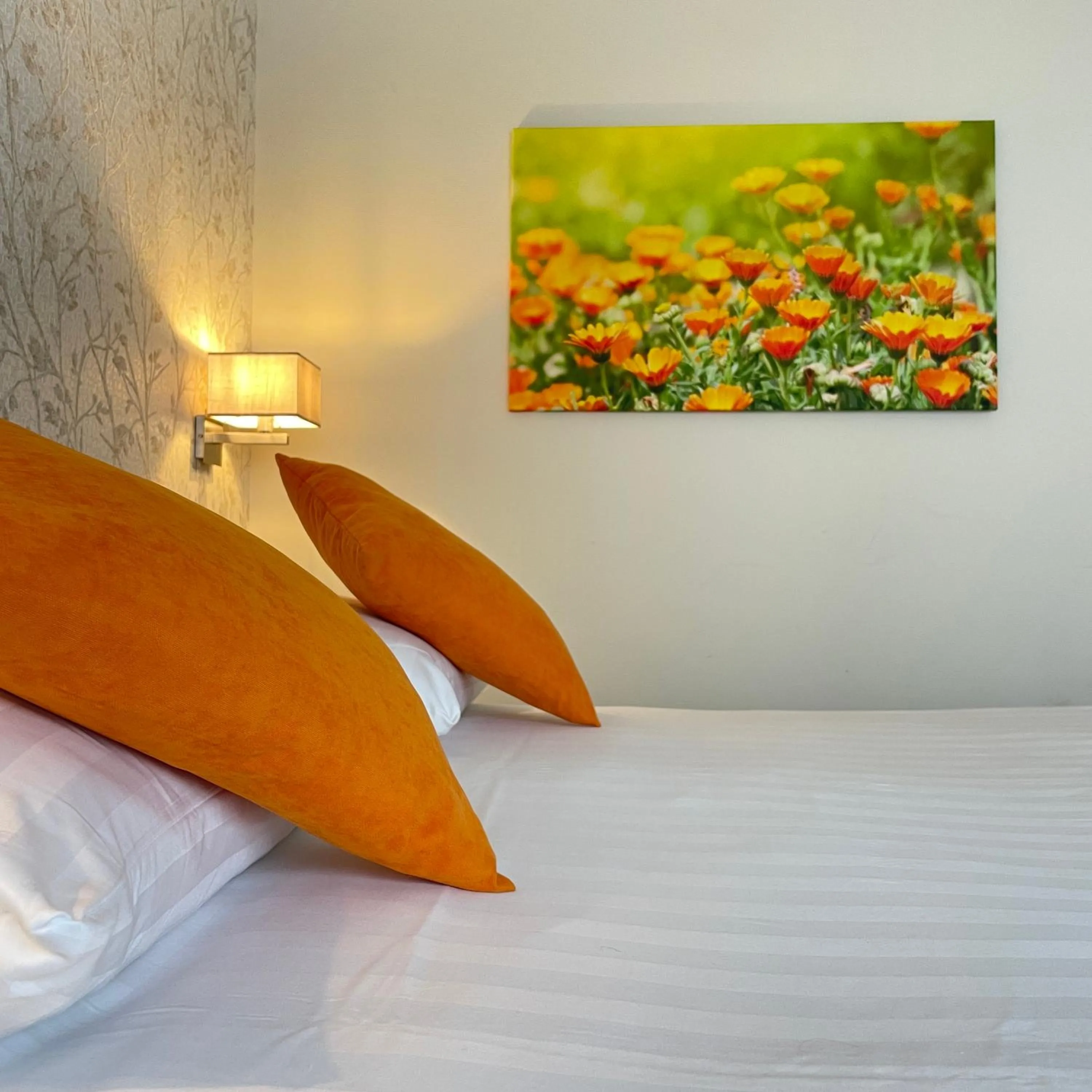 Bathroom, Bed in Fletcher Hotel-Restaurant Oud London