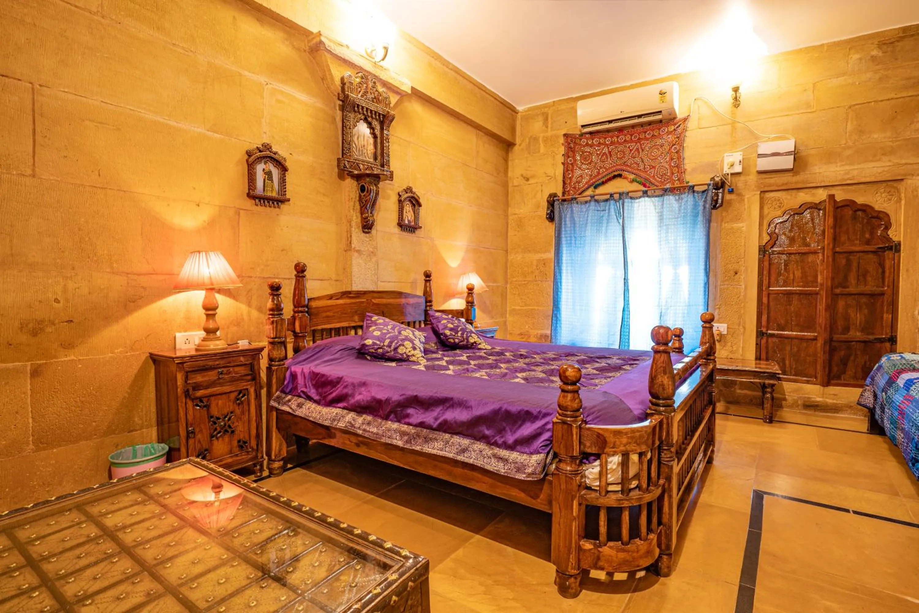 Bed in Hotel Garh Jaisal Haveli