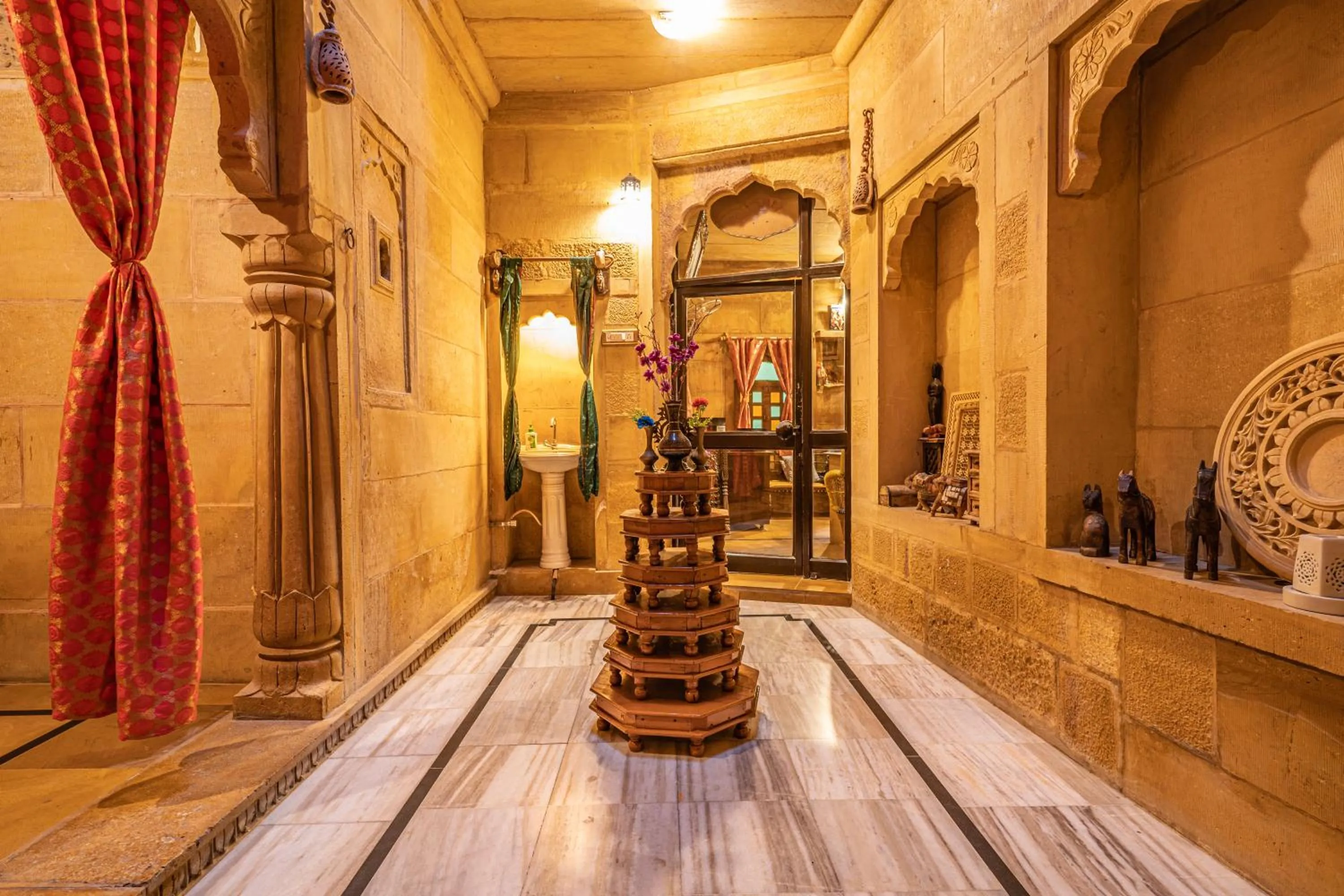 Inner courtyard view in Hotel Garh Jaisal Haveli