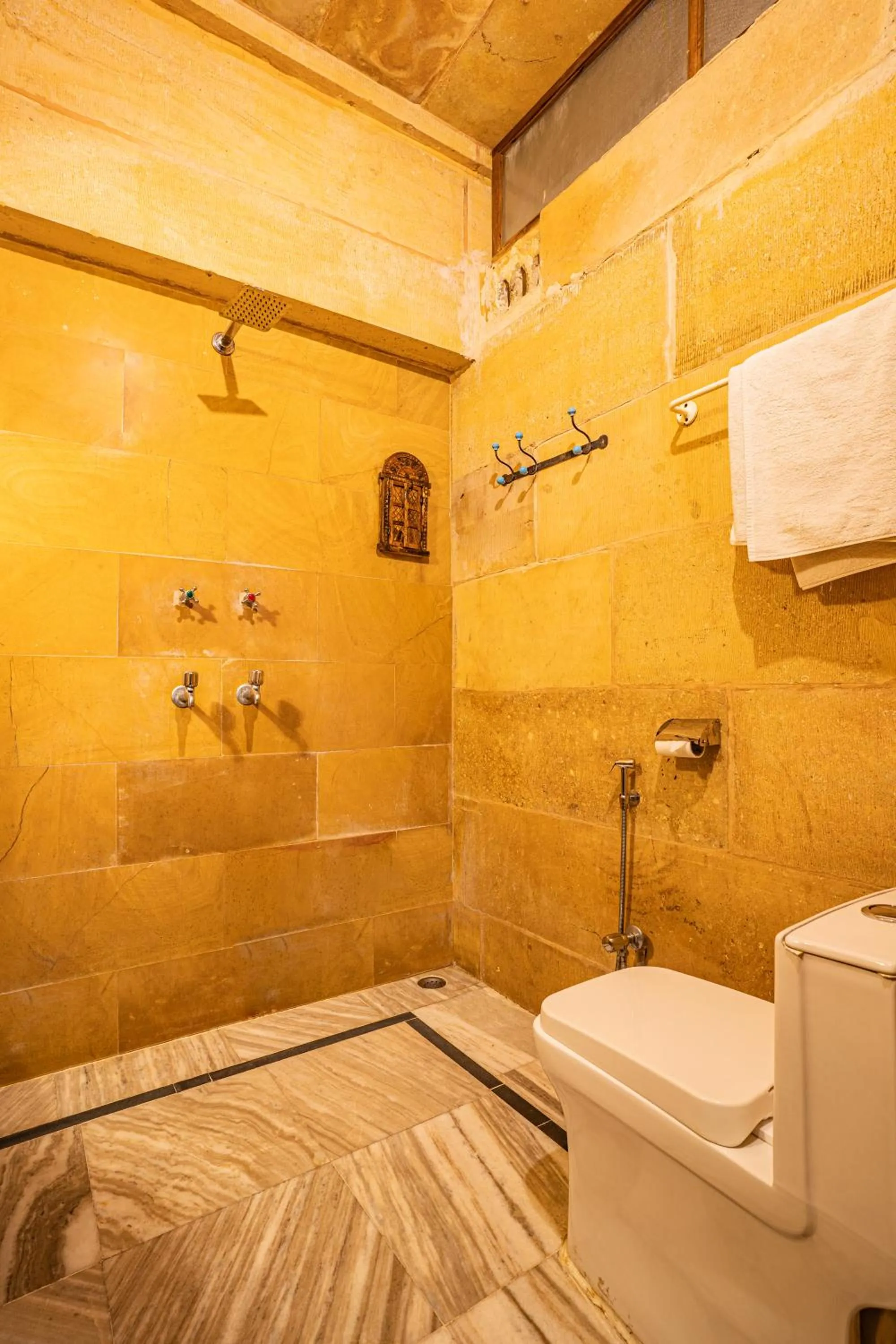 Shower in Hotel Garh Jaisal Haveli