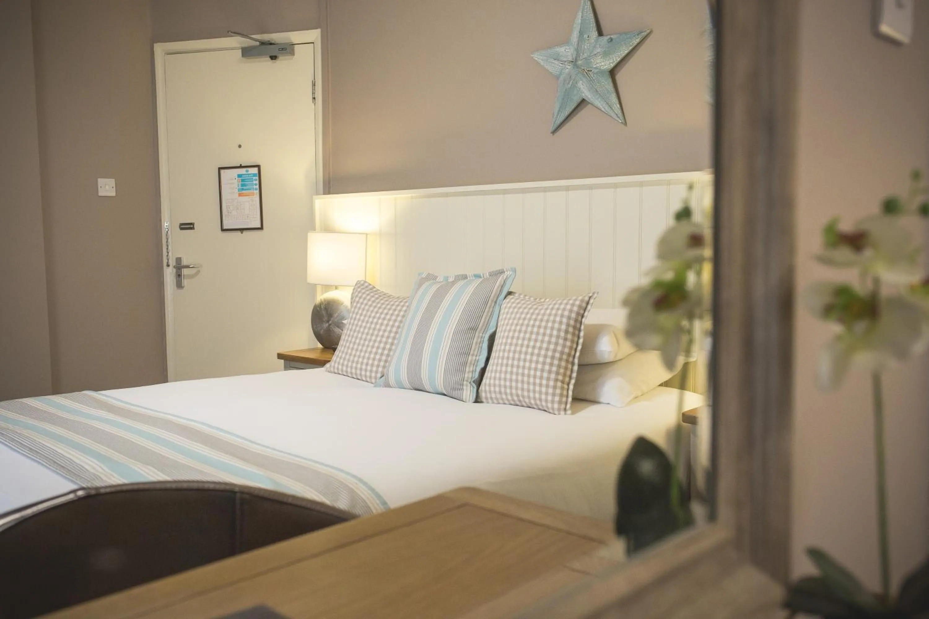 Bedroom, Bed in George Hotel, BW Signature Collection