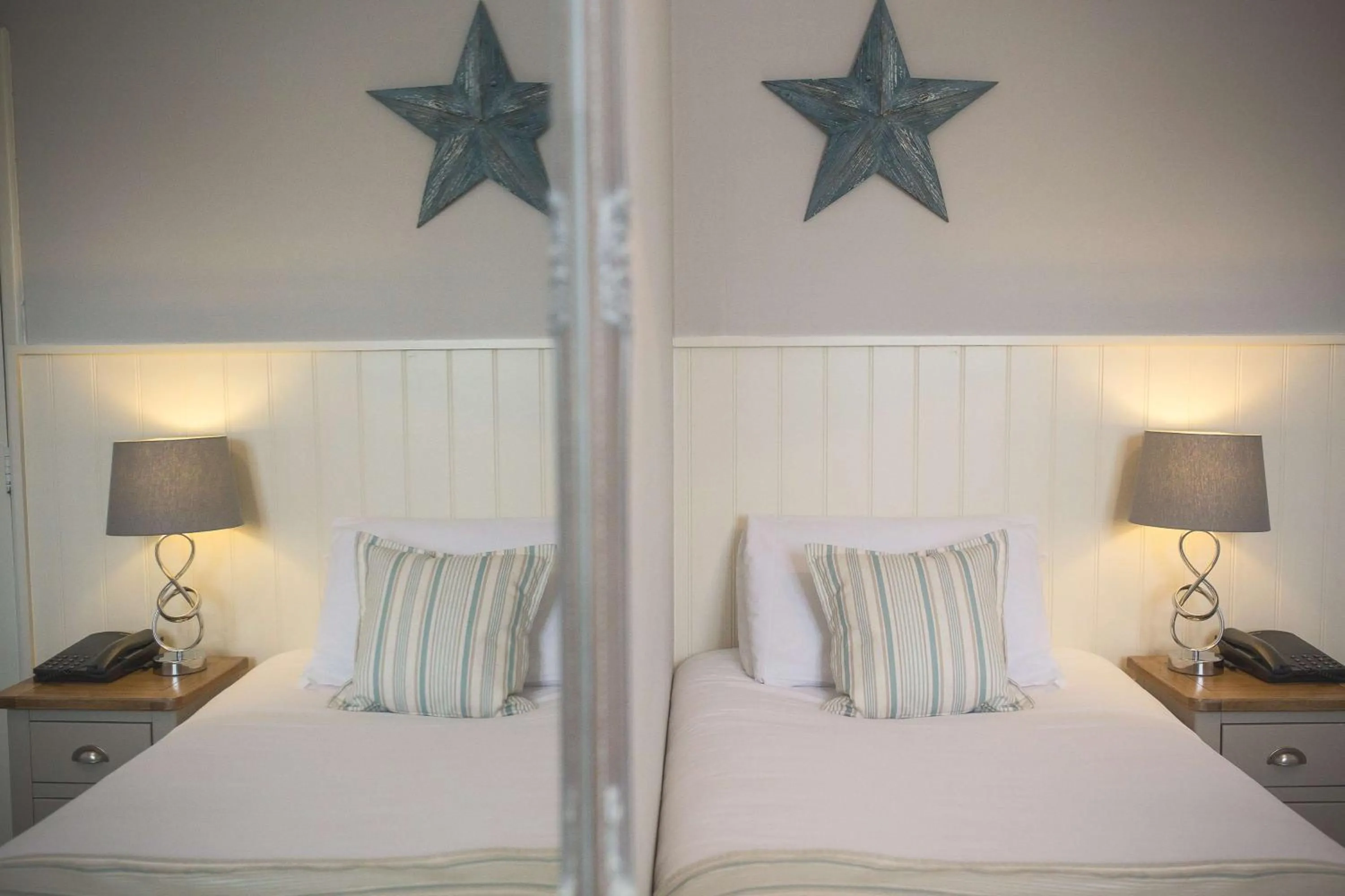 Photo of the whole room, Bed in George Hotel, BW Signature Collection