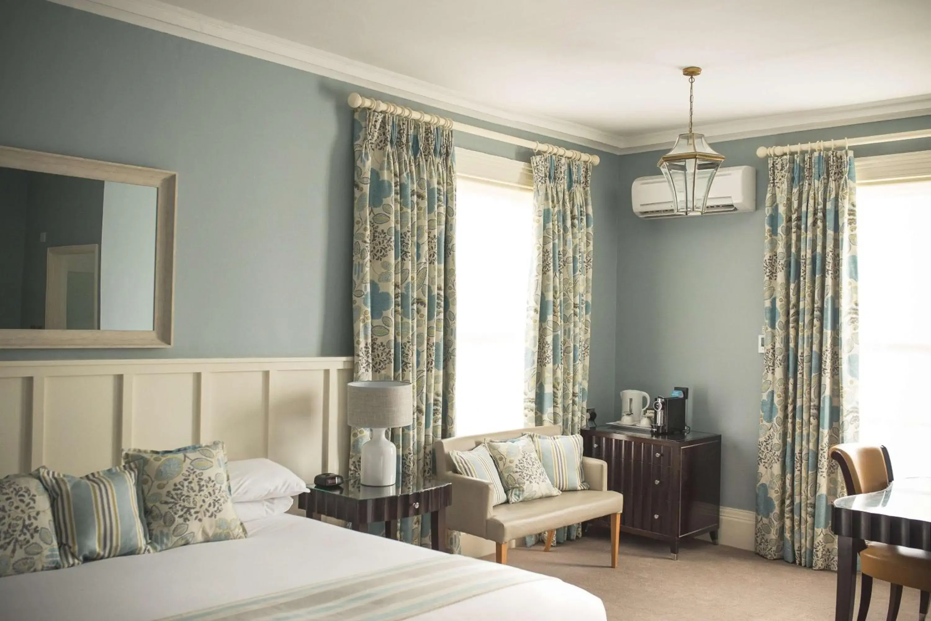 Deluxe Double Room - single occupancy in George Hotel, BW Signature Collection Deluxe Double Room - single occupancy in George Hotel, BW Signature Collection