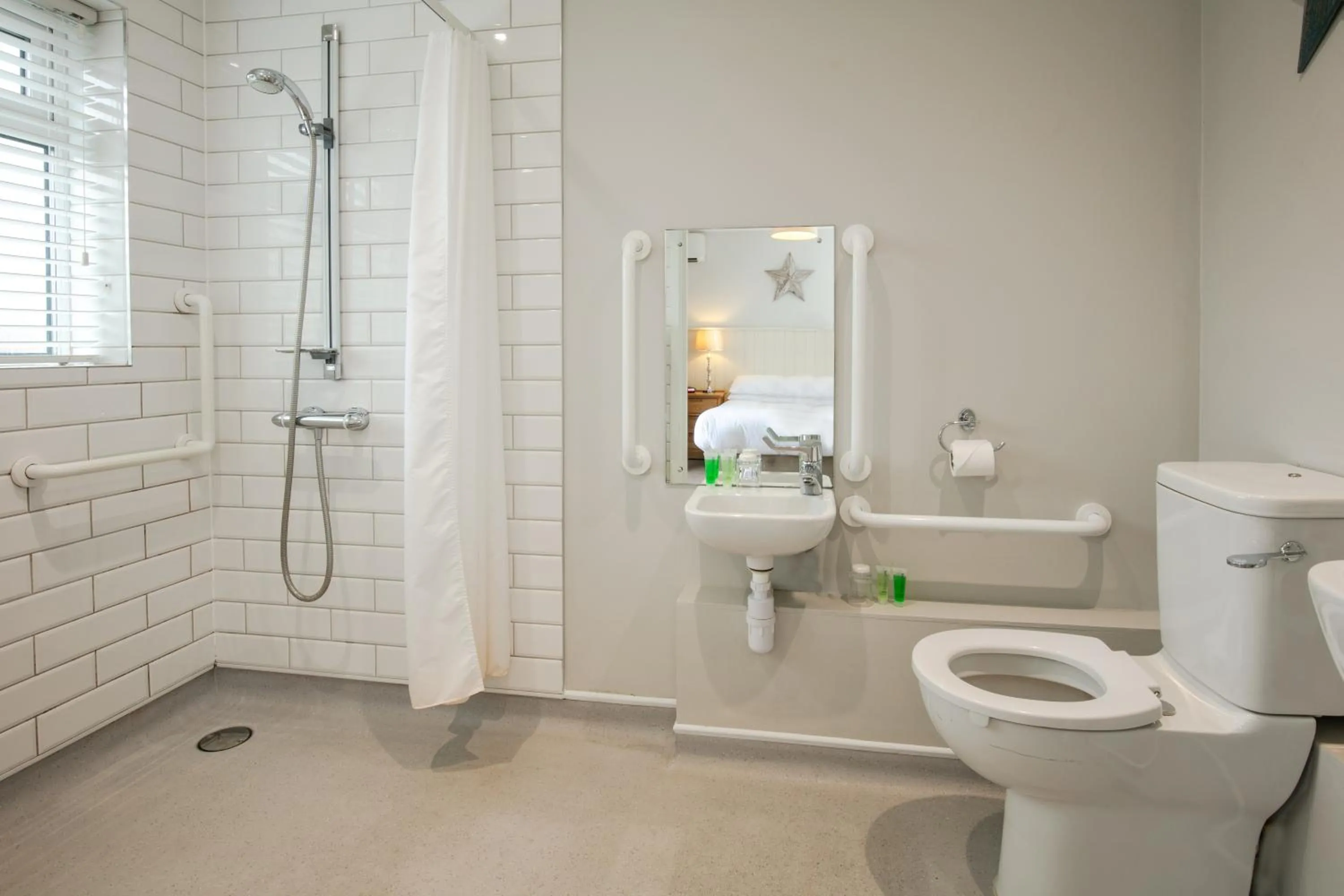 Bathroom in George Hotel, BW Signature Collection