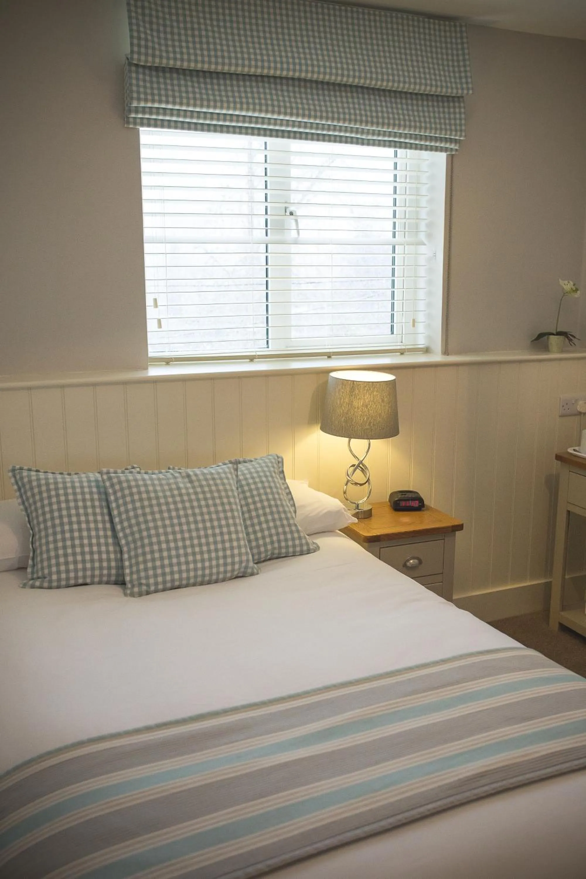 Bedroom, Bed in George Hotel, BW Signature Collection