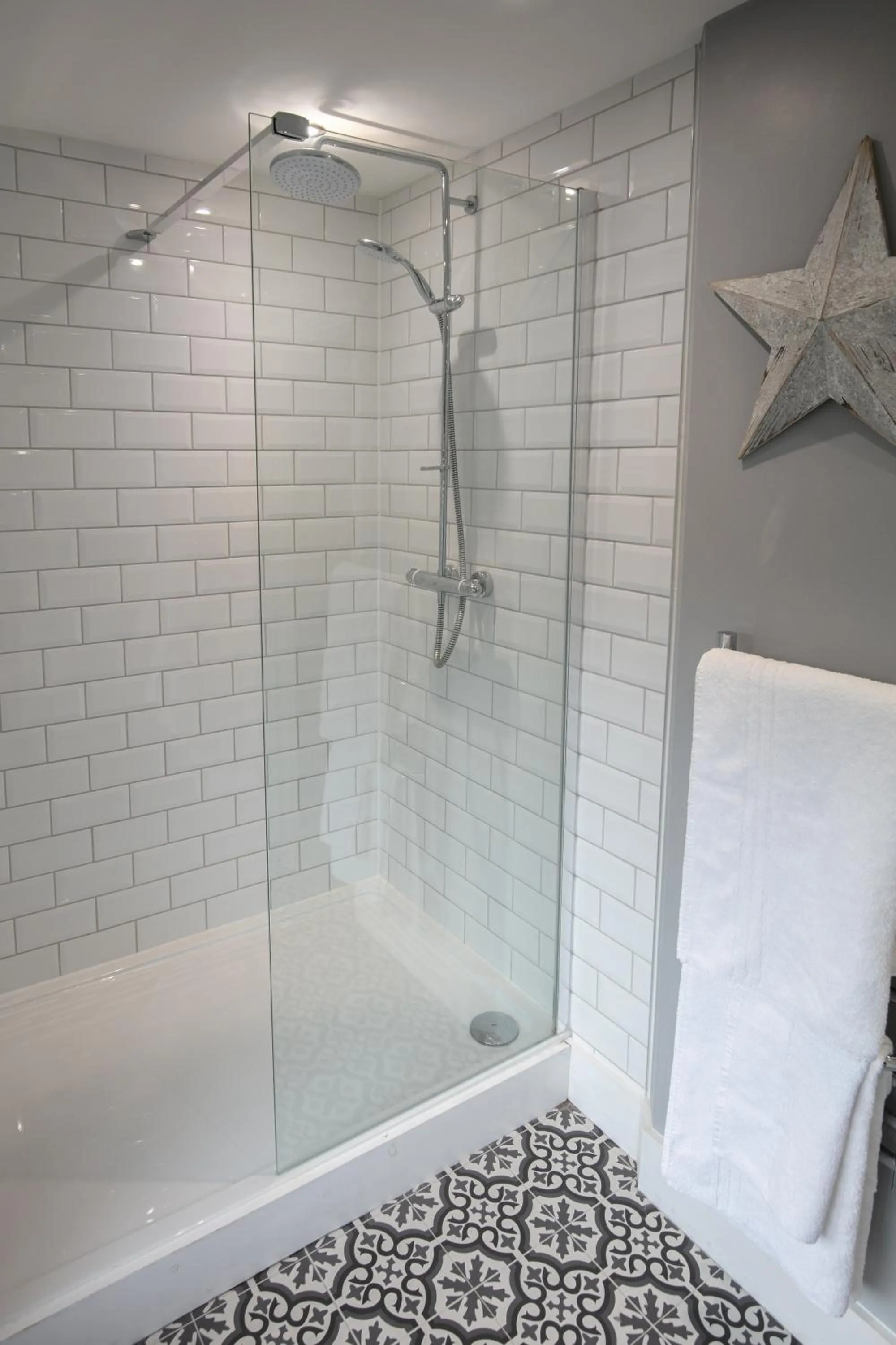 Shower in George Hotel, BW Signature Collection