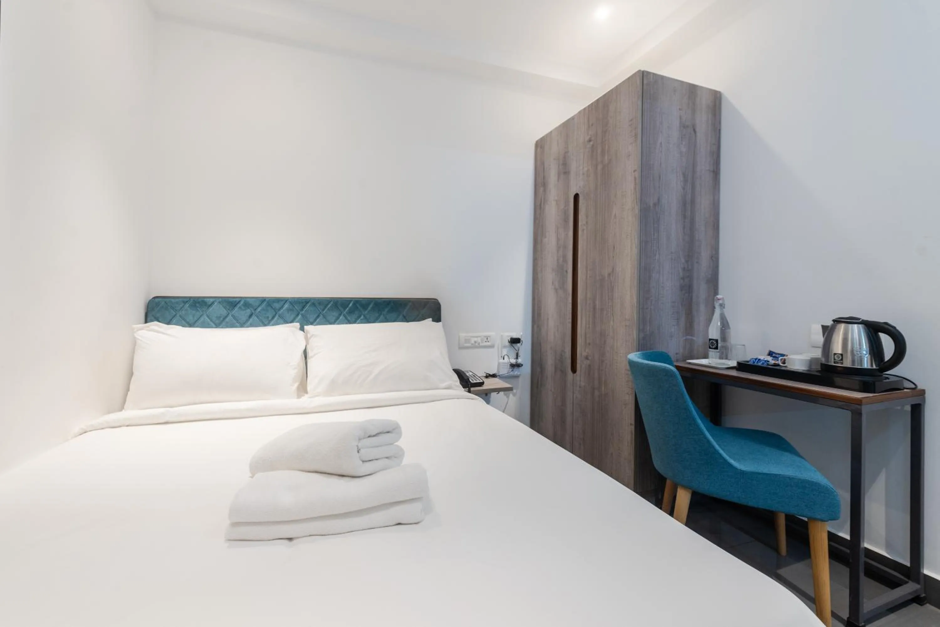 Photo of the whole room, Bed in Shoolin Palace