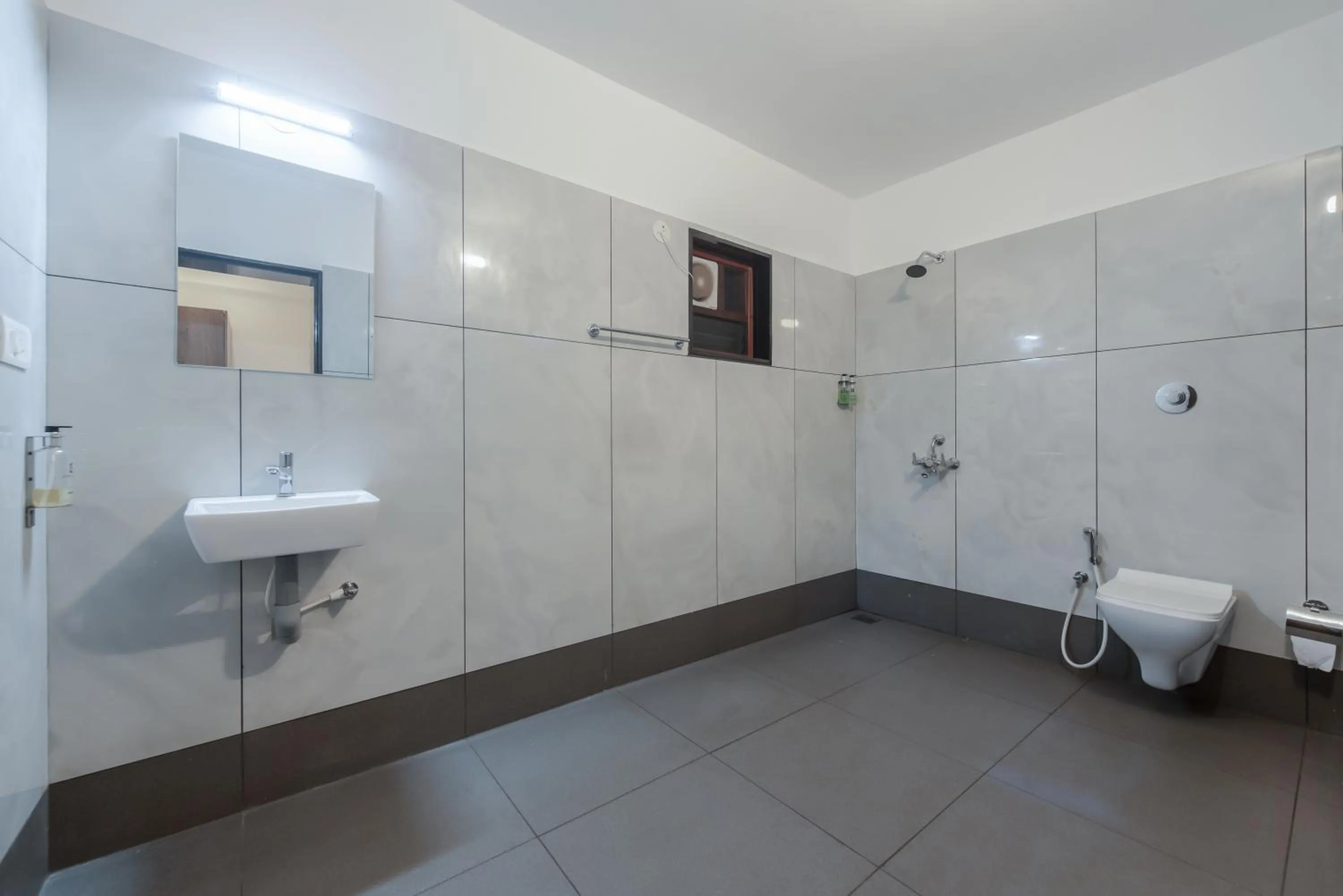 Shower in Shoolin Palace