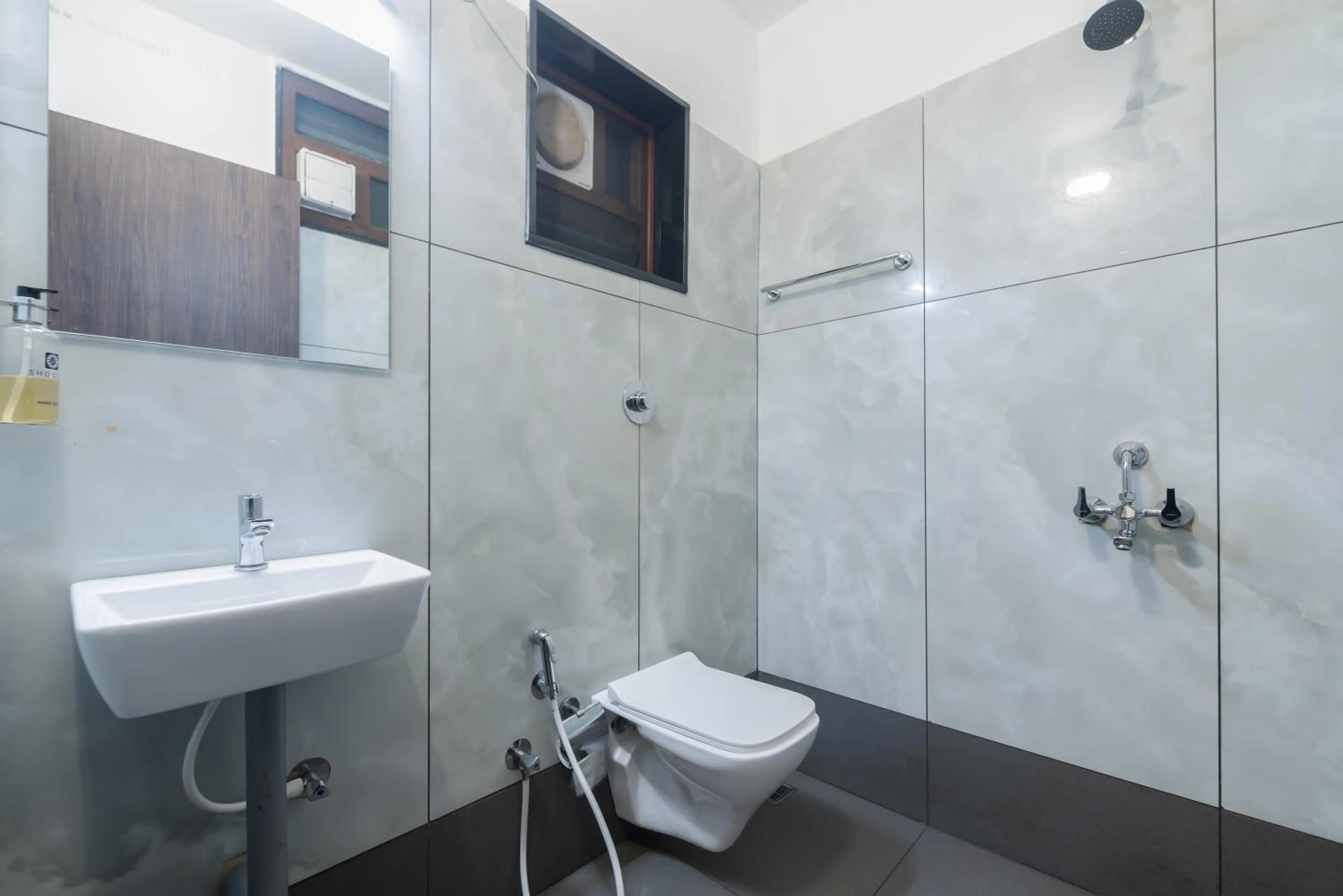 Shower in Shoolin Palace