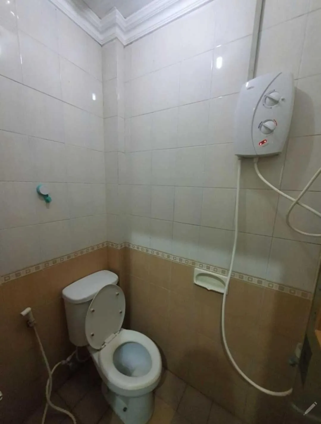 Bathroom in OYO Life 93202 Pentagon Homestay Syariah