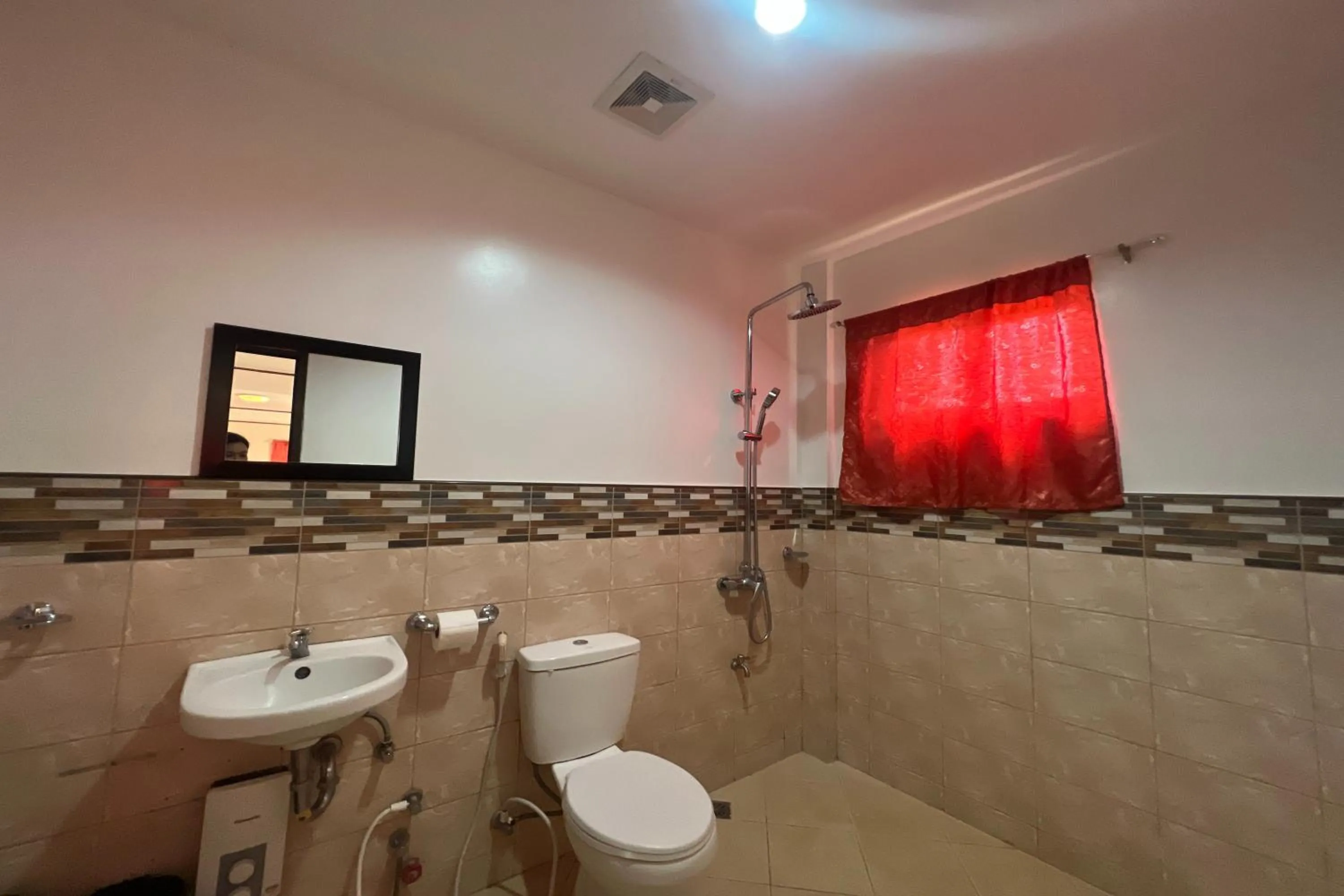 Bathroom in Dinah's Tourist Inn Puerto Princesa