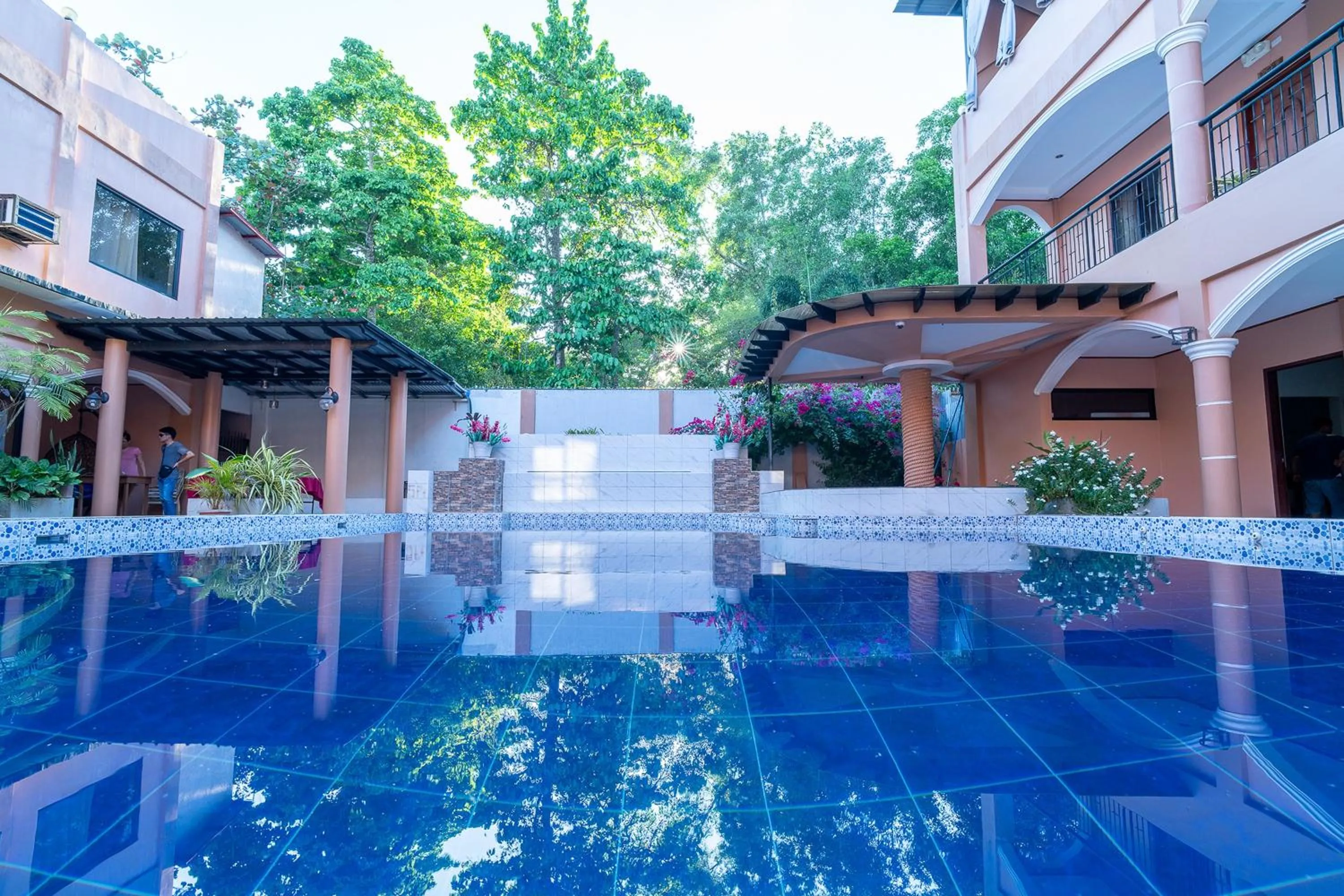 Swimming pool in Dinah's Tourist Inn Puerto Princesa