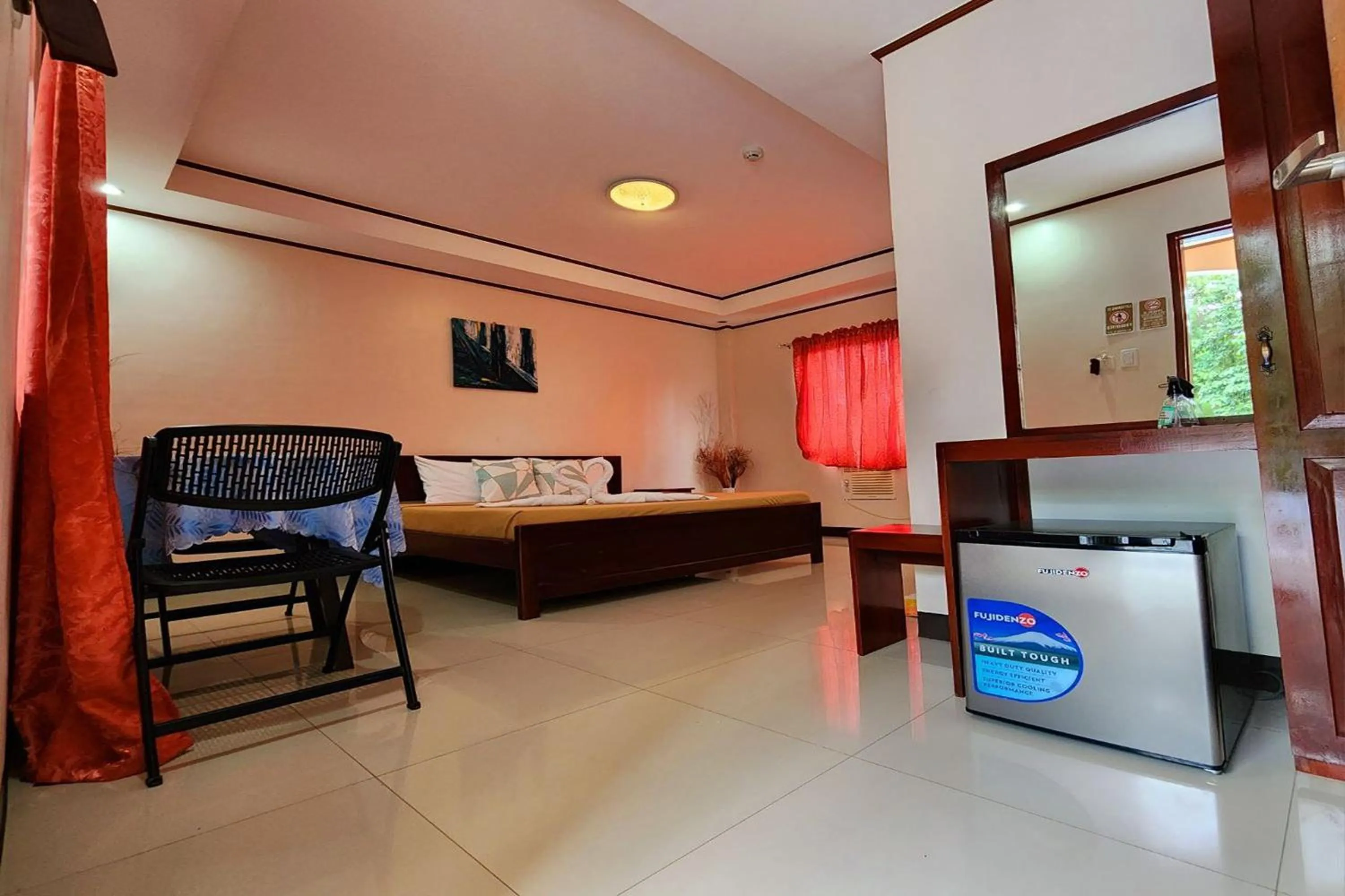 Bed in Dinah's Tourist Inn Puerto Princesa