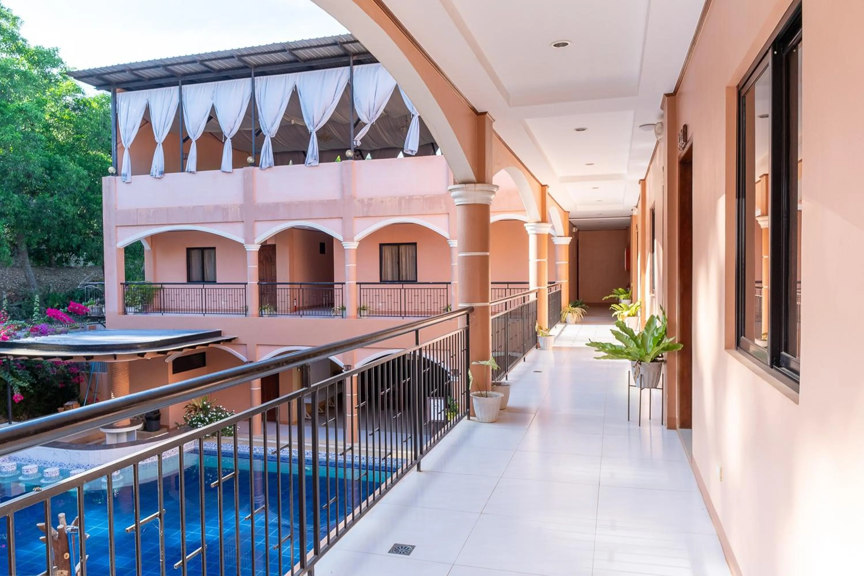 Patio in Dinah's Tourist Inn Puerto Princesa