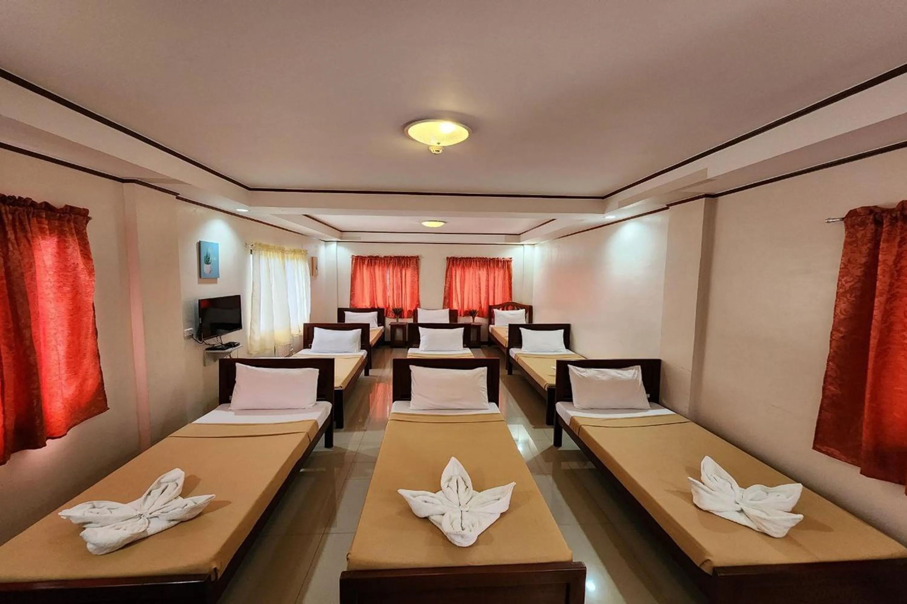 Bed in Dinah's Tourist Inn Puerto Princesa