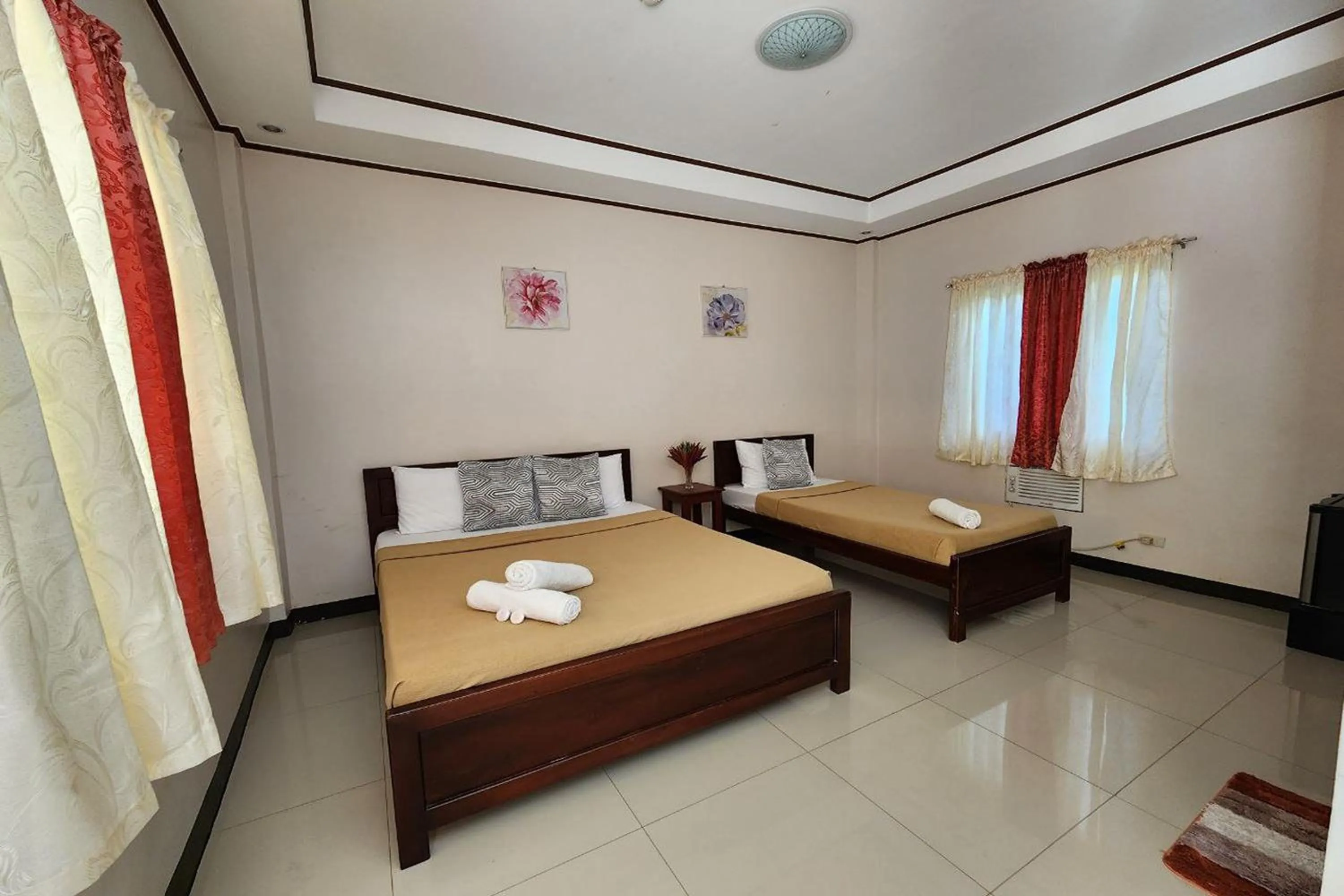 Bedroom, Bed in Dinah's Tourist Inn Puerto Princesa