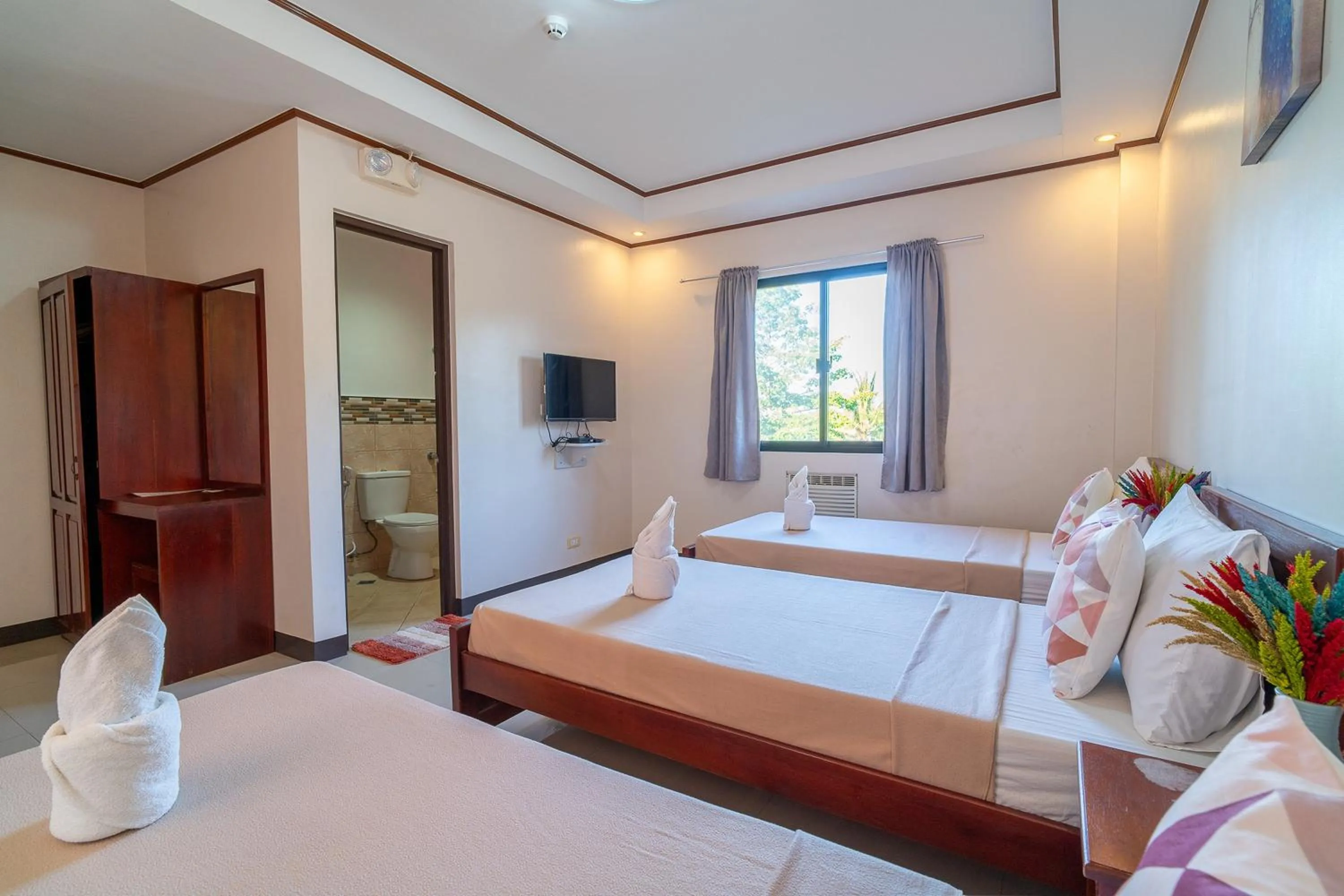 Bedroom, Bed in Dinah's Tourist Inn Puerto Princesa