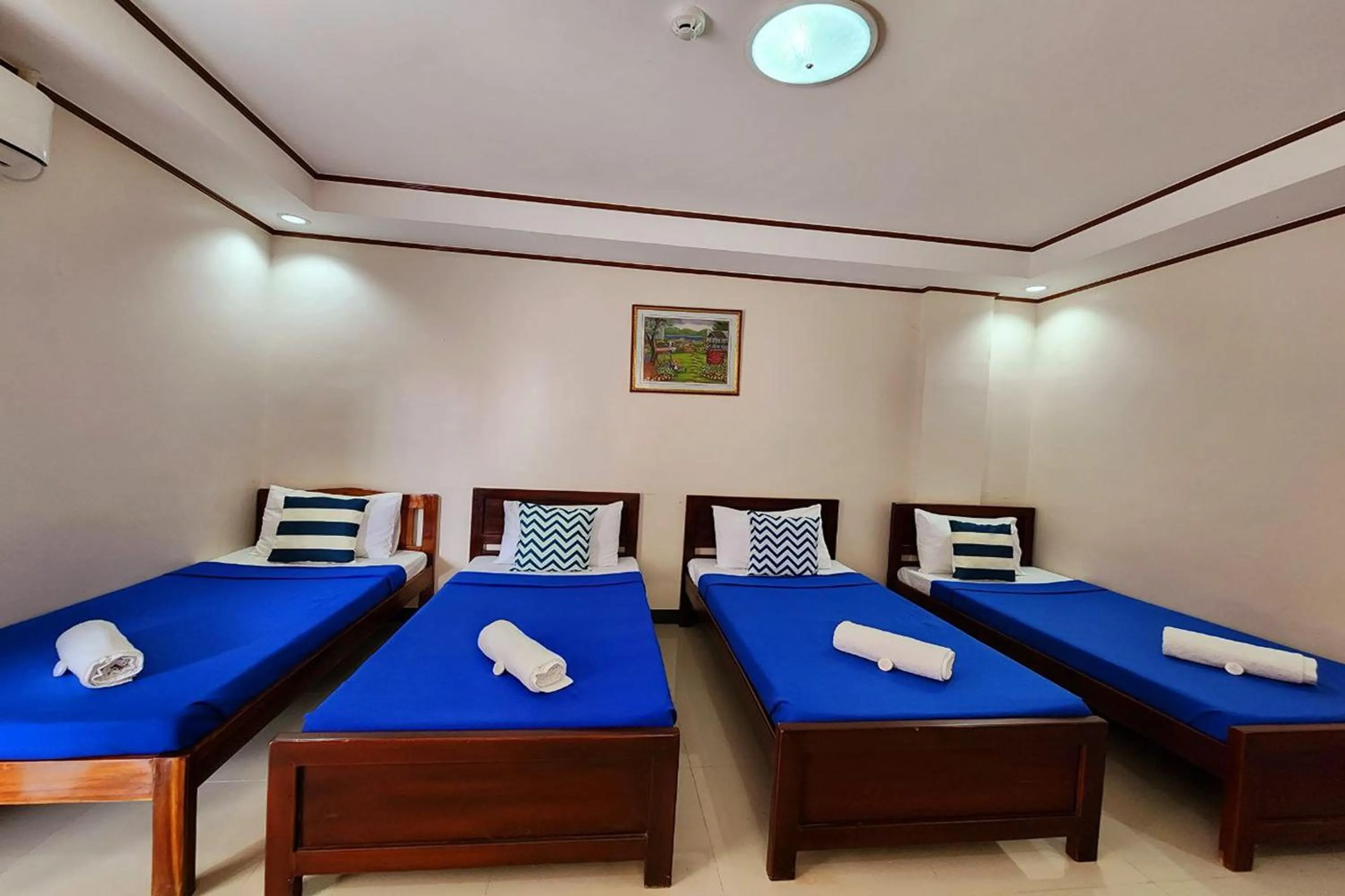 Bedroom, Bed in Dinah's Tourist Inn Puerto Princesa