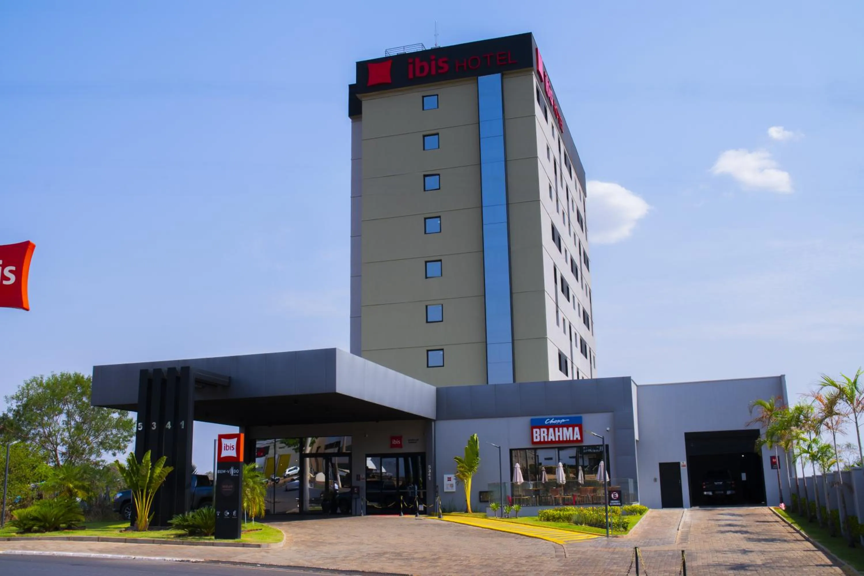 Facade/entrance in ibis Barra do Garças