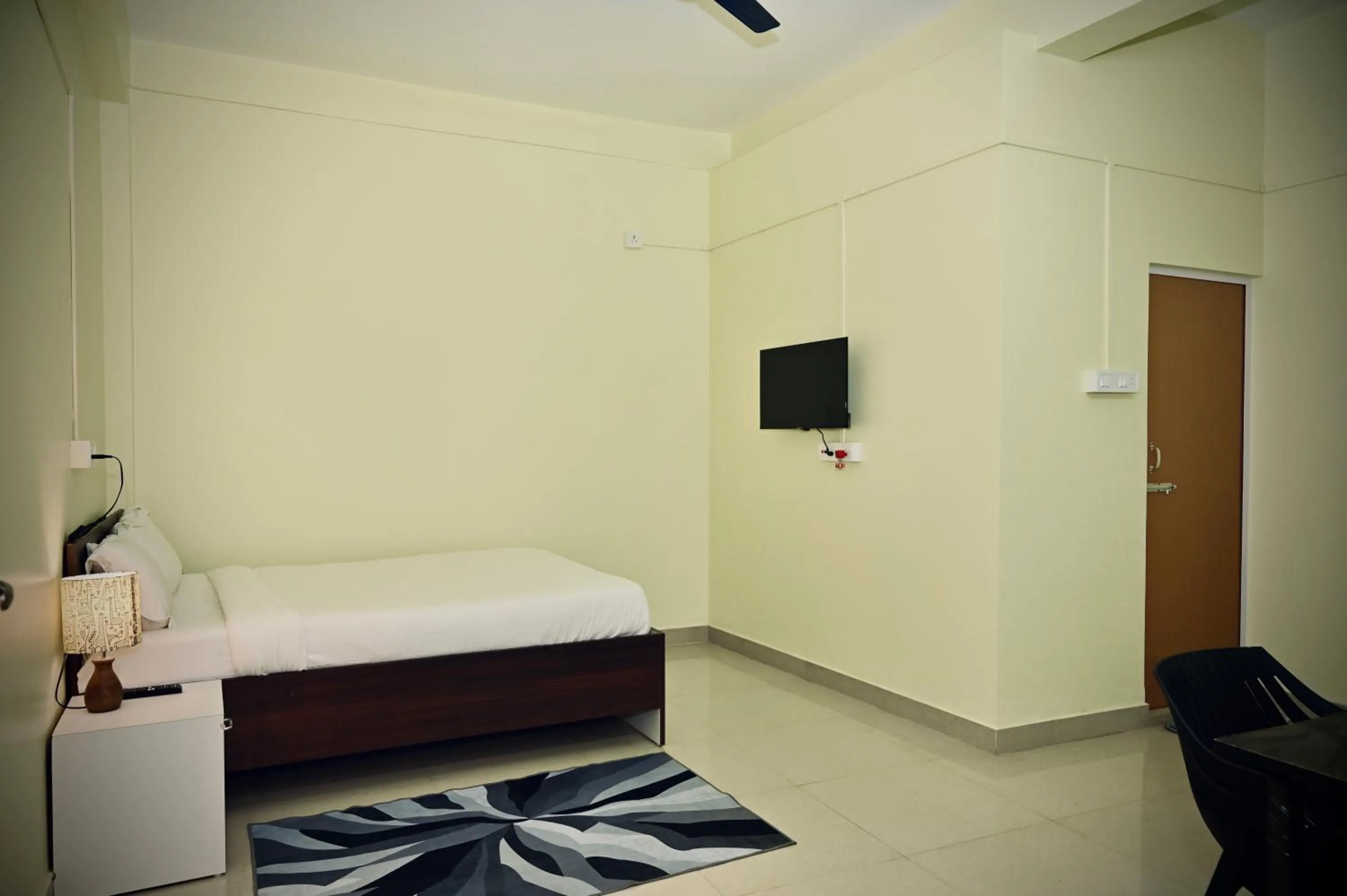 Bed in Queen's Residency