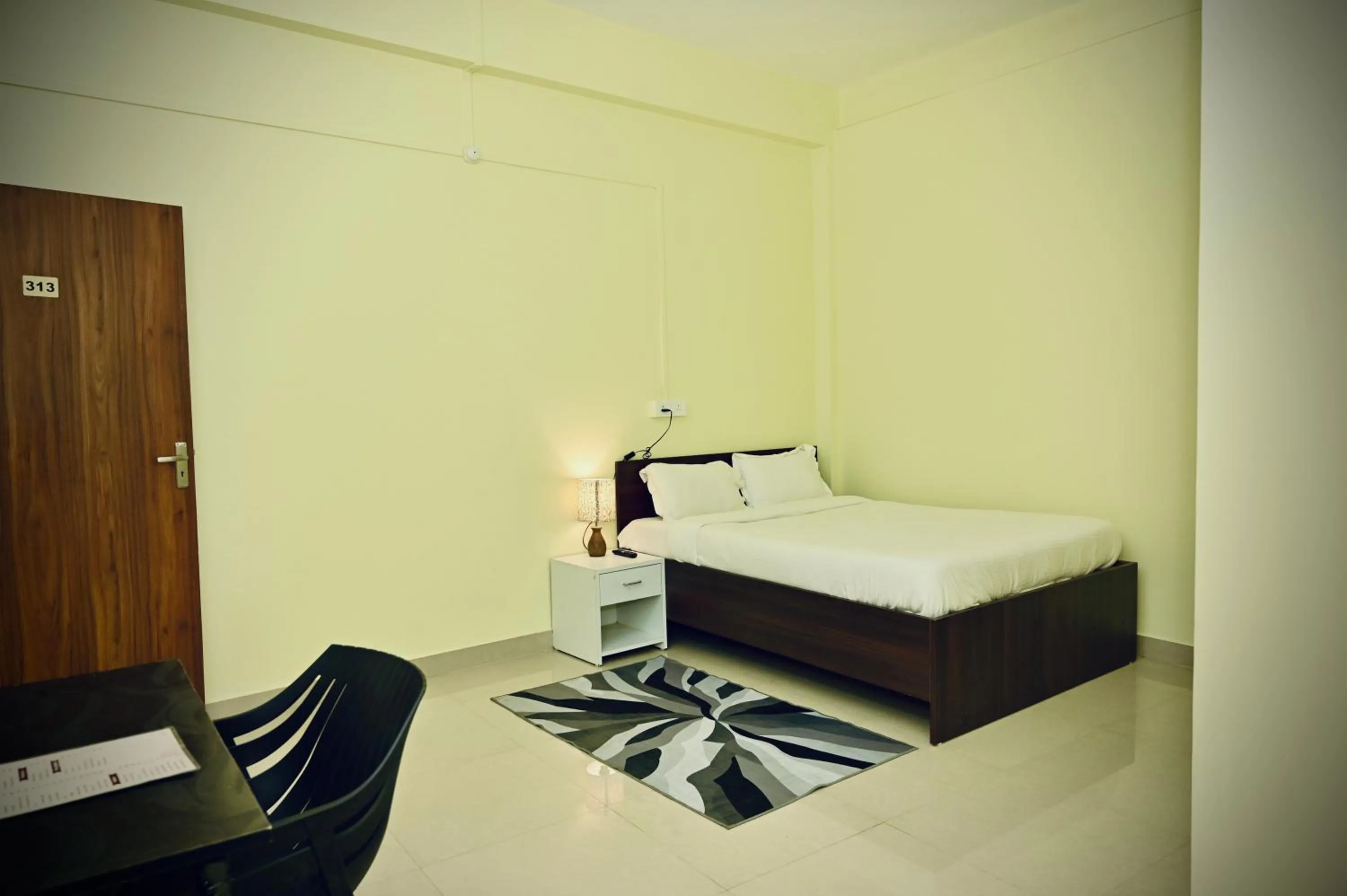 Bed in Queen's Residency