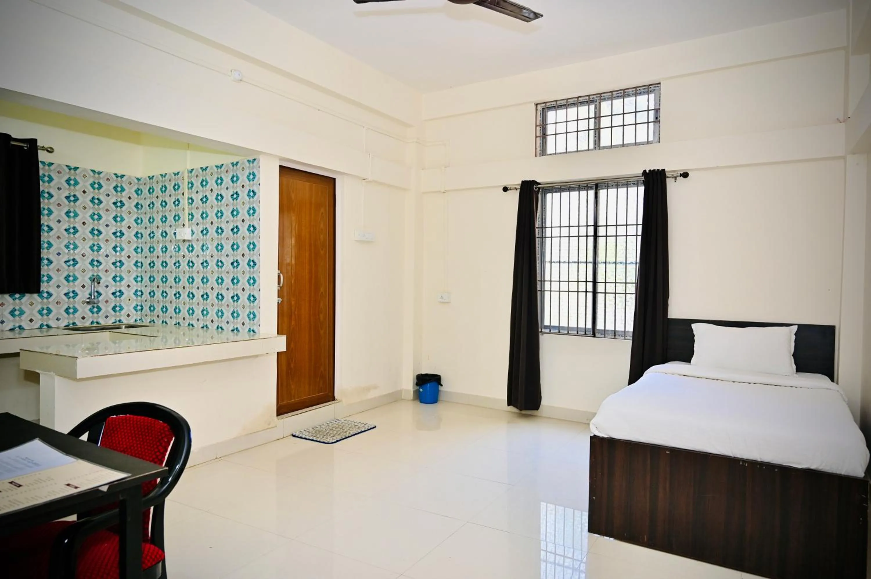 Bedroom, Bed in Queen's Residency