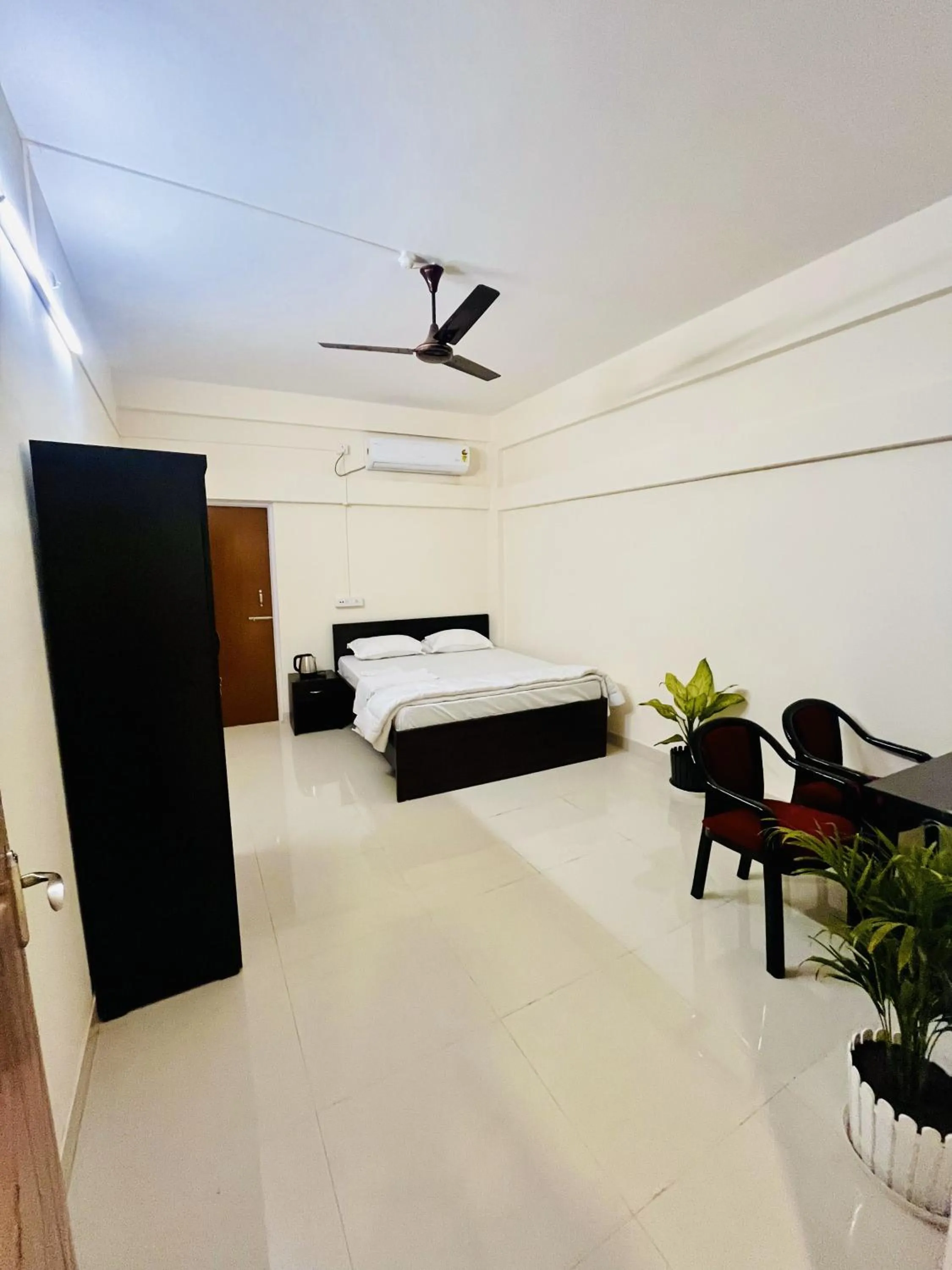 Bed in Queen's Residency