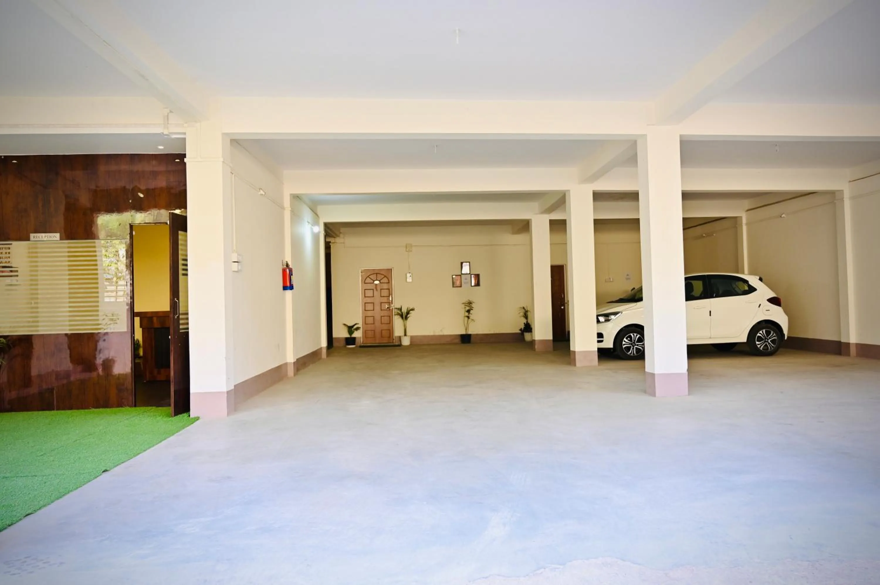 Parking in Queen's Residency