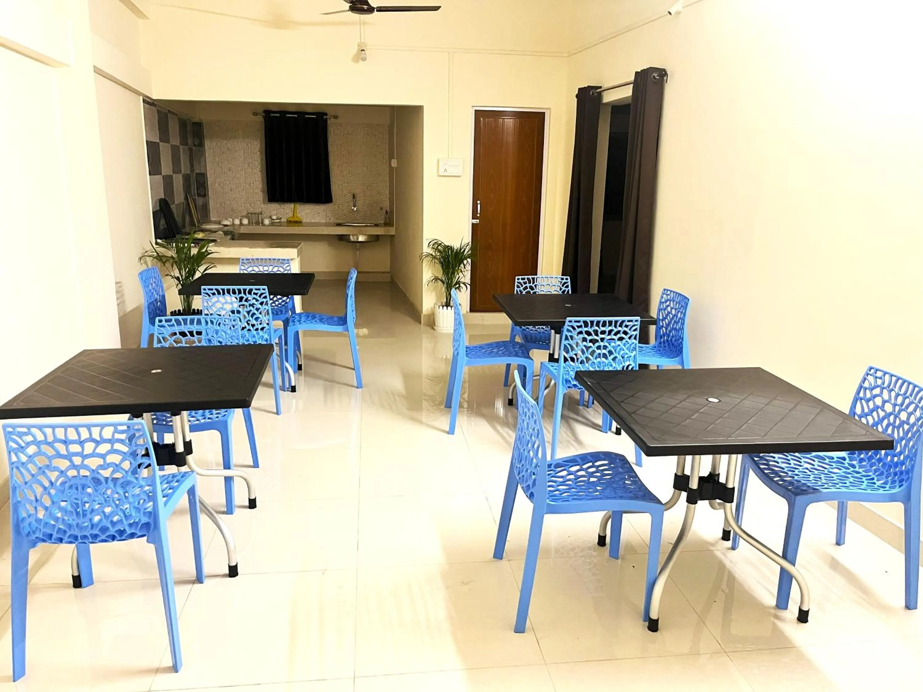 Restaurant/places to eat in Queen's Residency