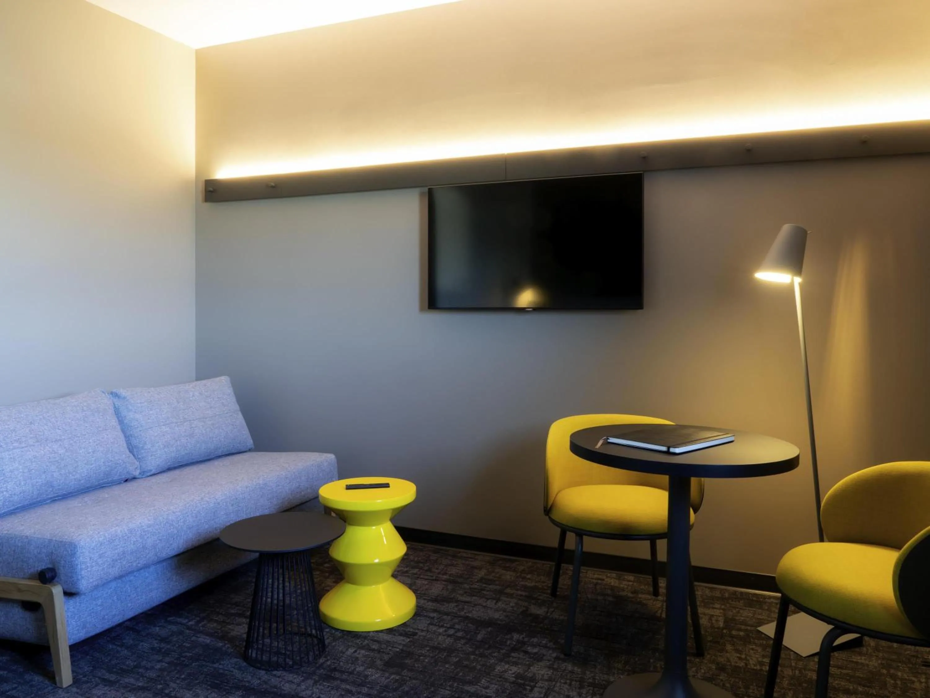 Bedroom in ibis Saint Paul Trois Chateaux