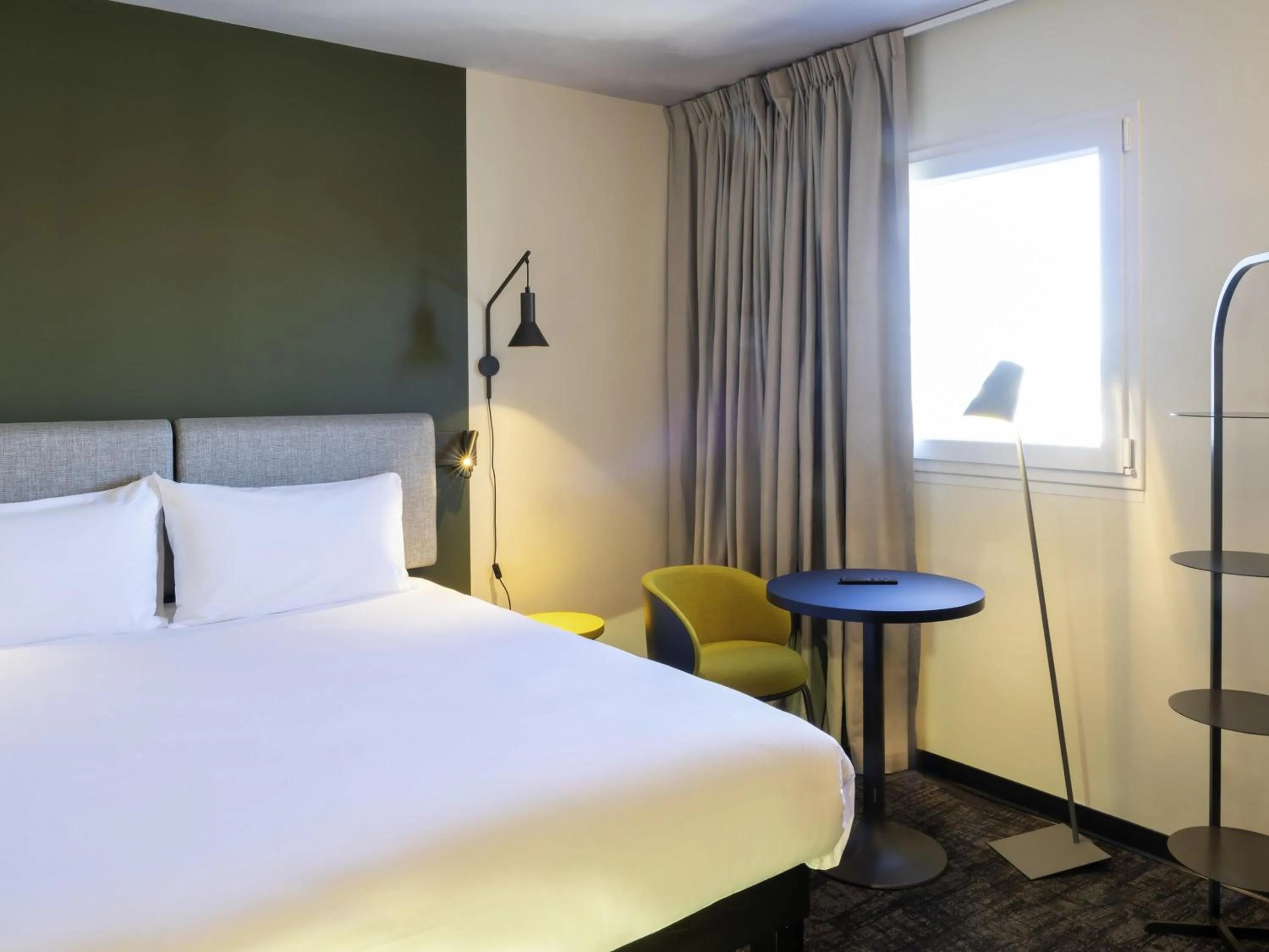 Bedroom, Bed in ibis Saint Paul Trois Chateaux