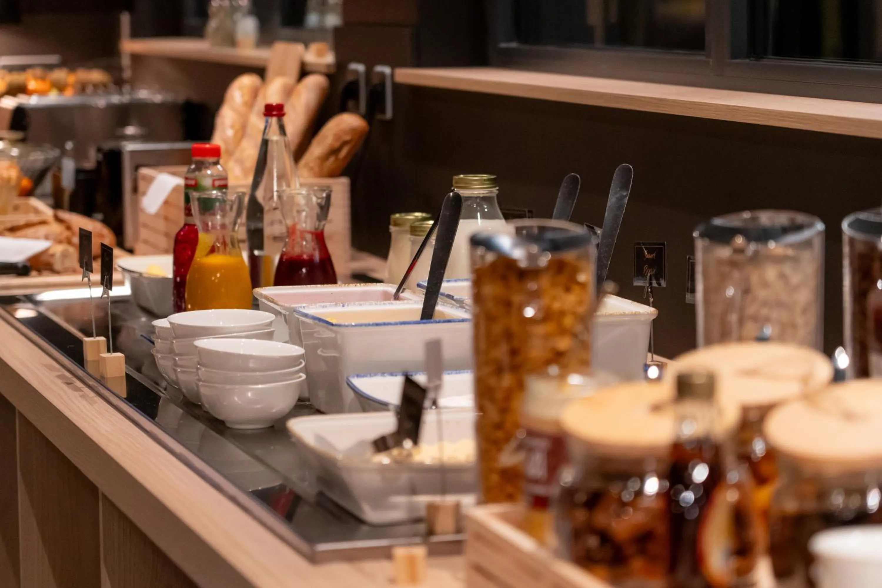 Buffet breakfast in ibis Saint Paul Trois Chateaux