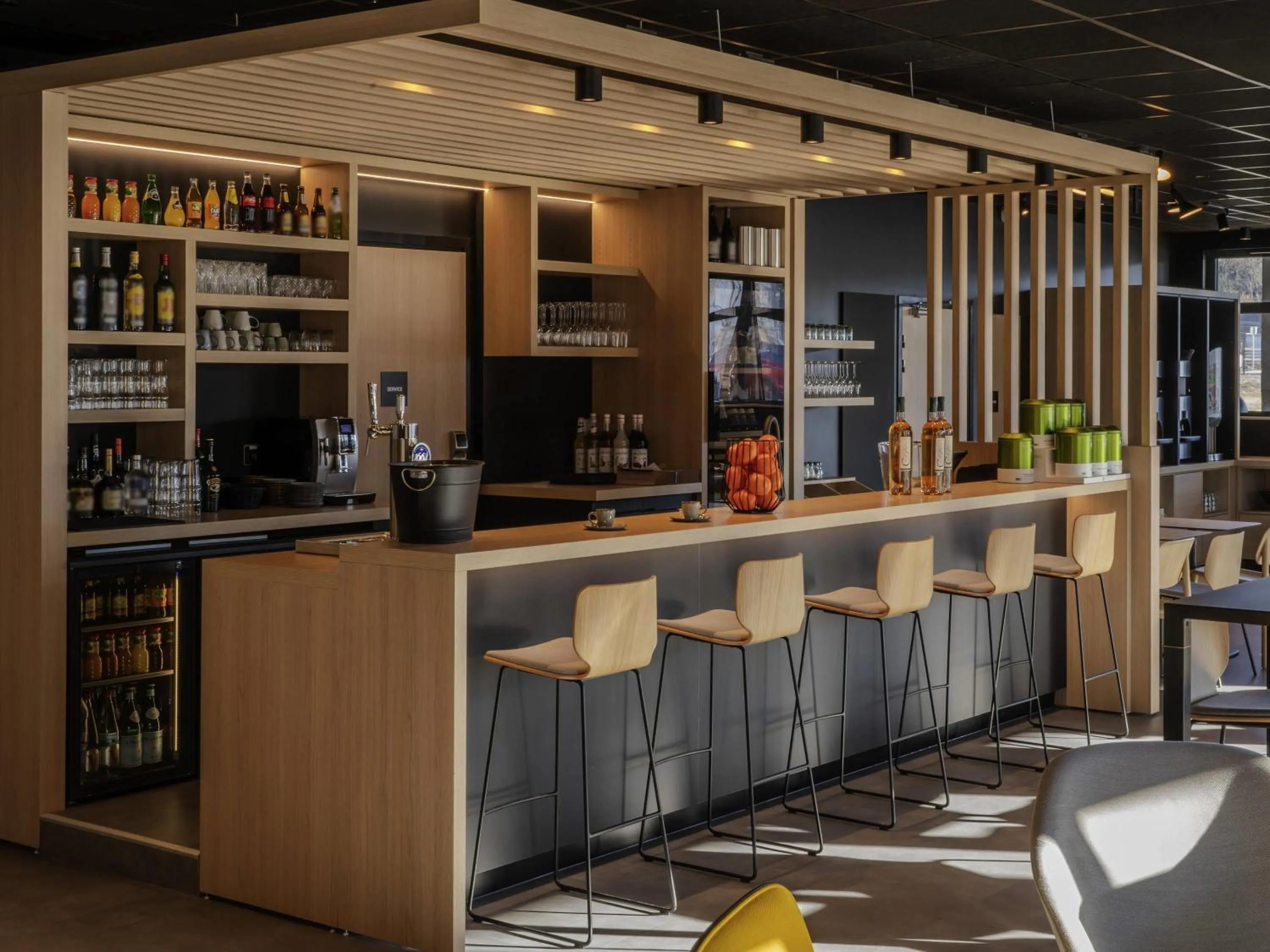 Lounge or bar in ibis Saint Paul Trois Chateaux