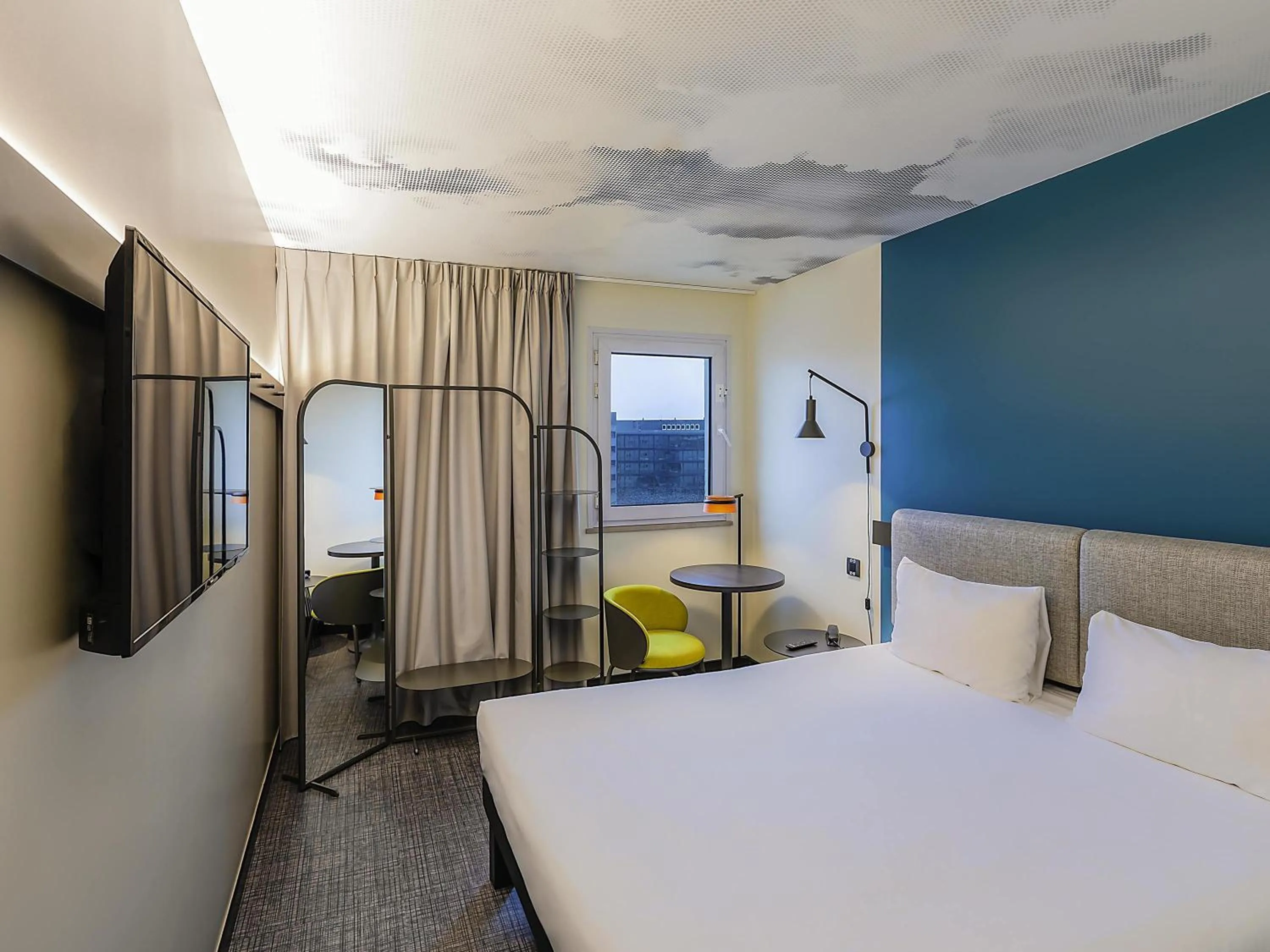 Bedroom, Bed in ibis Saint Paul Trois Chateaux