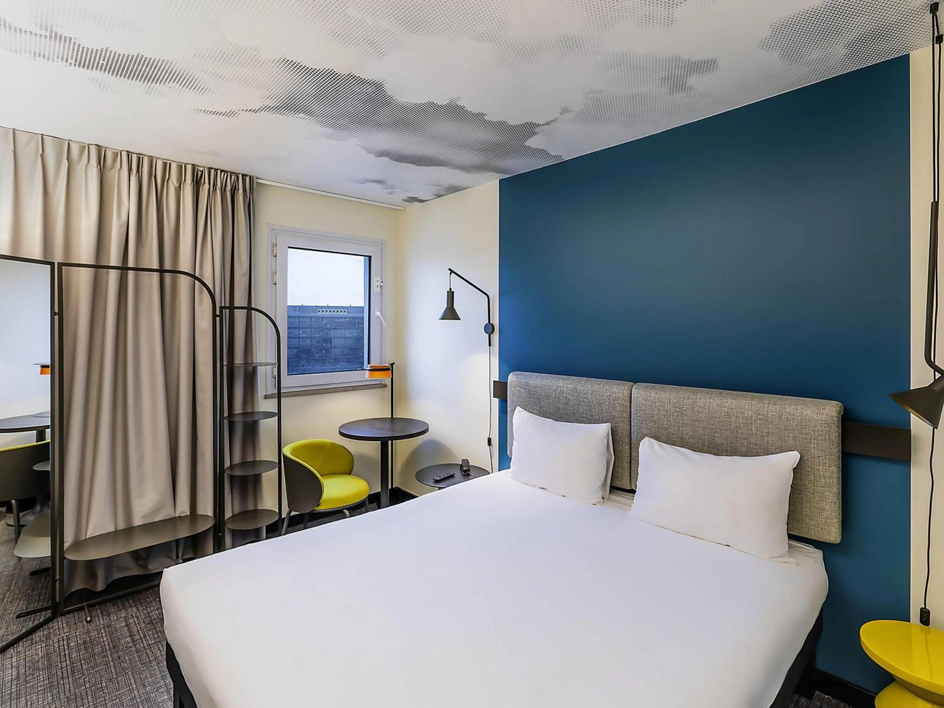 Bedroom, Bed in ibis Saint Paul Trois Chateaux