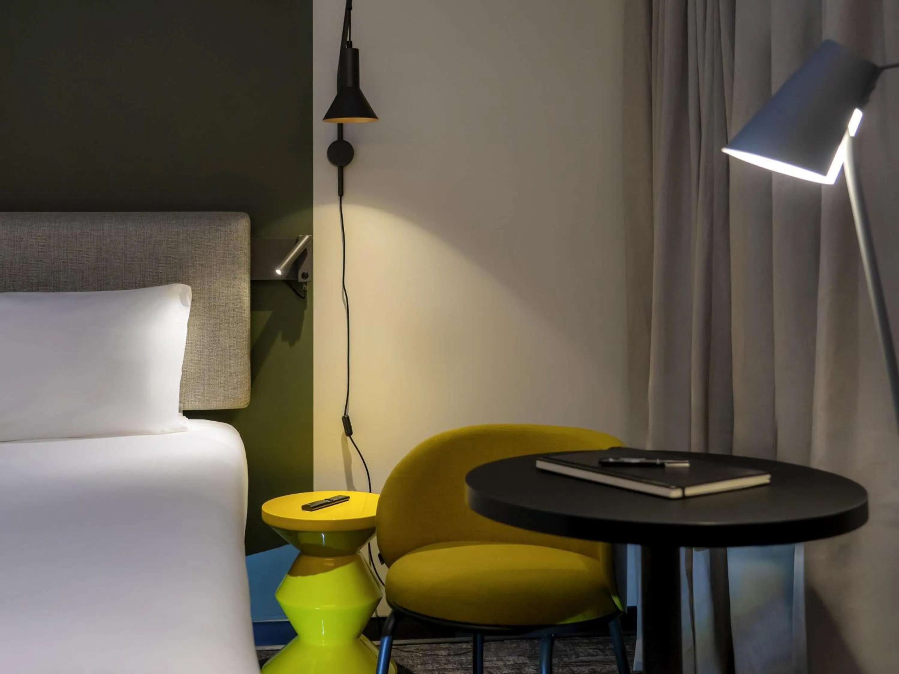 Bedroom, Bed in ibis Saint Paul Trois Chateaux