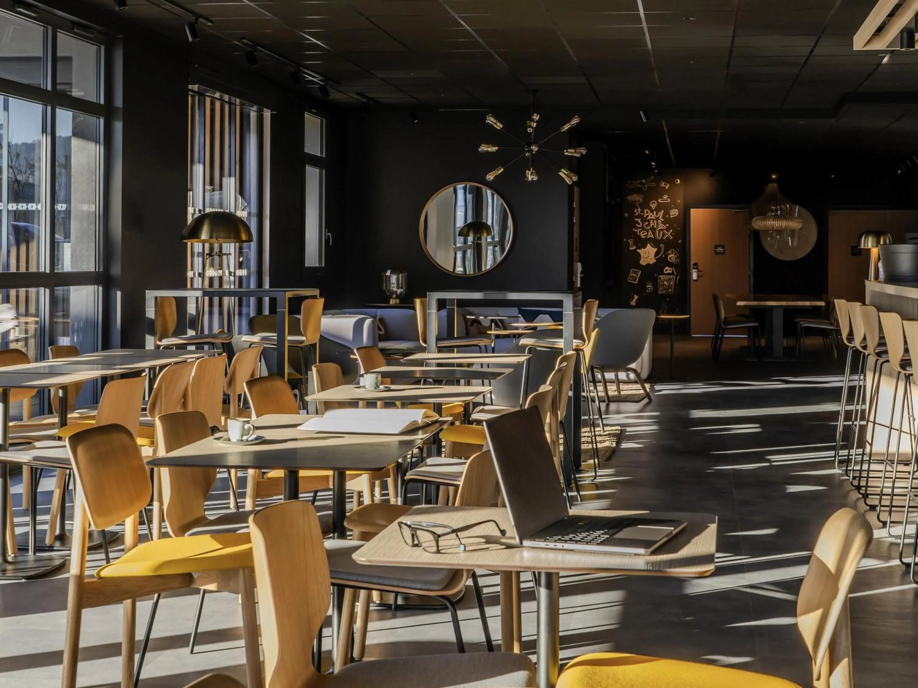 Restaurant/places to eat in ibis Saint Paul Trois Chateaux