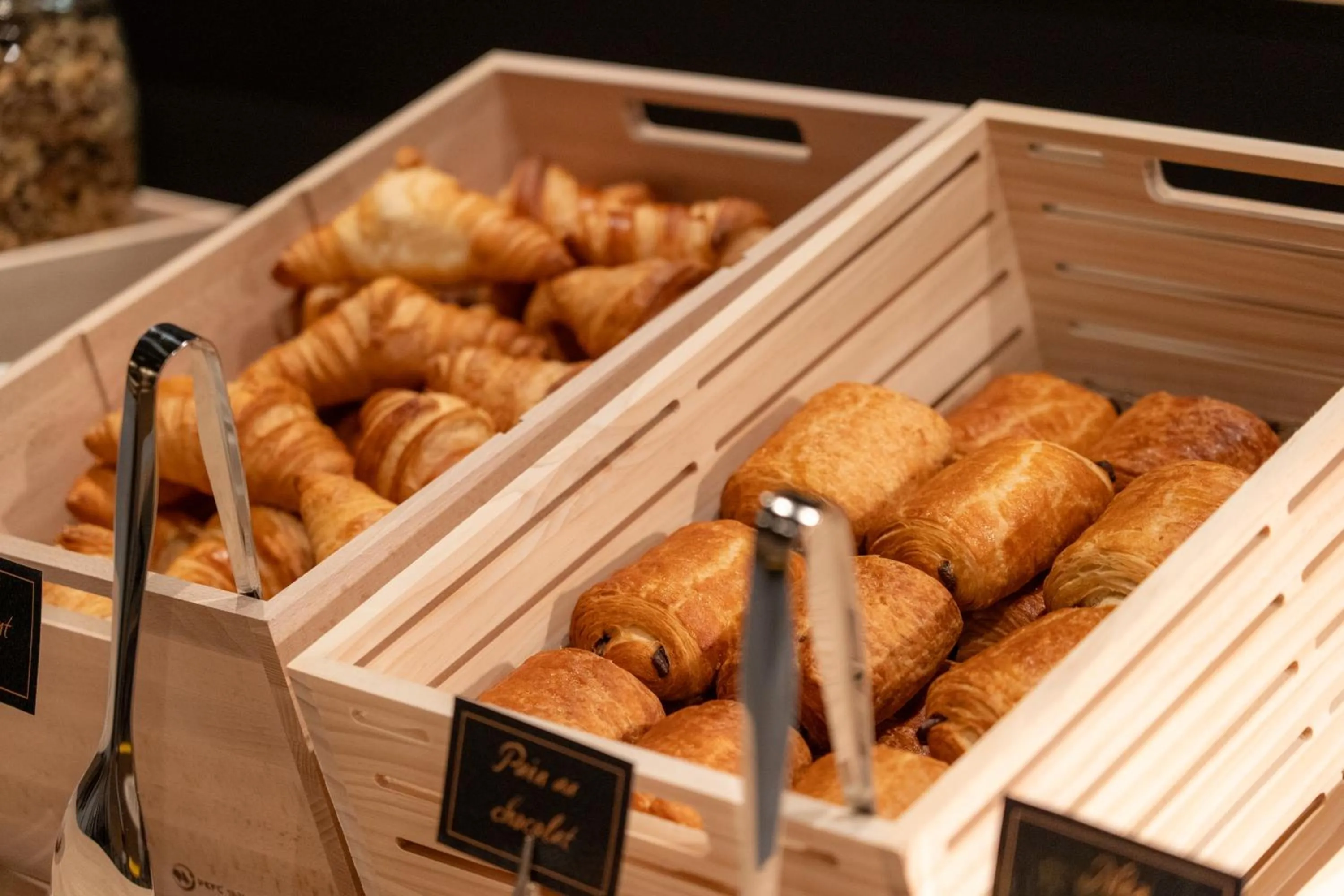 Buffet breakfast in ibis Saint Paul Trois Chateaux