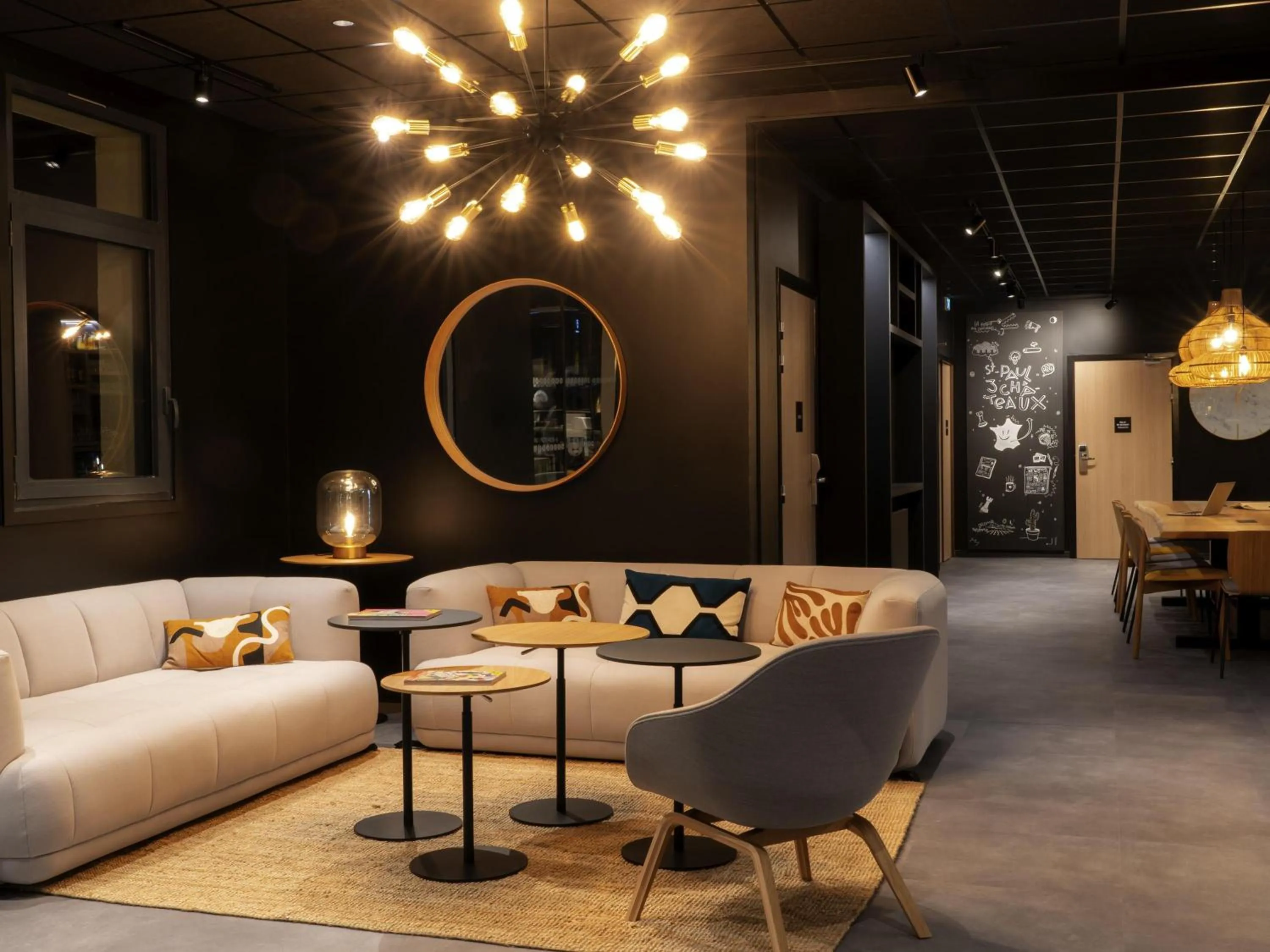 Property building in ibis Saint Paul Trois Chateaux