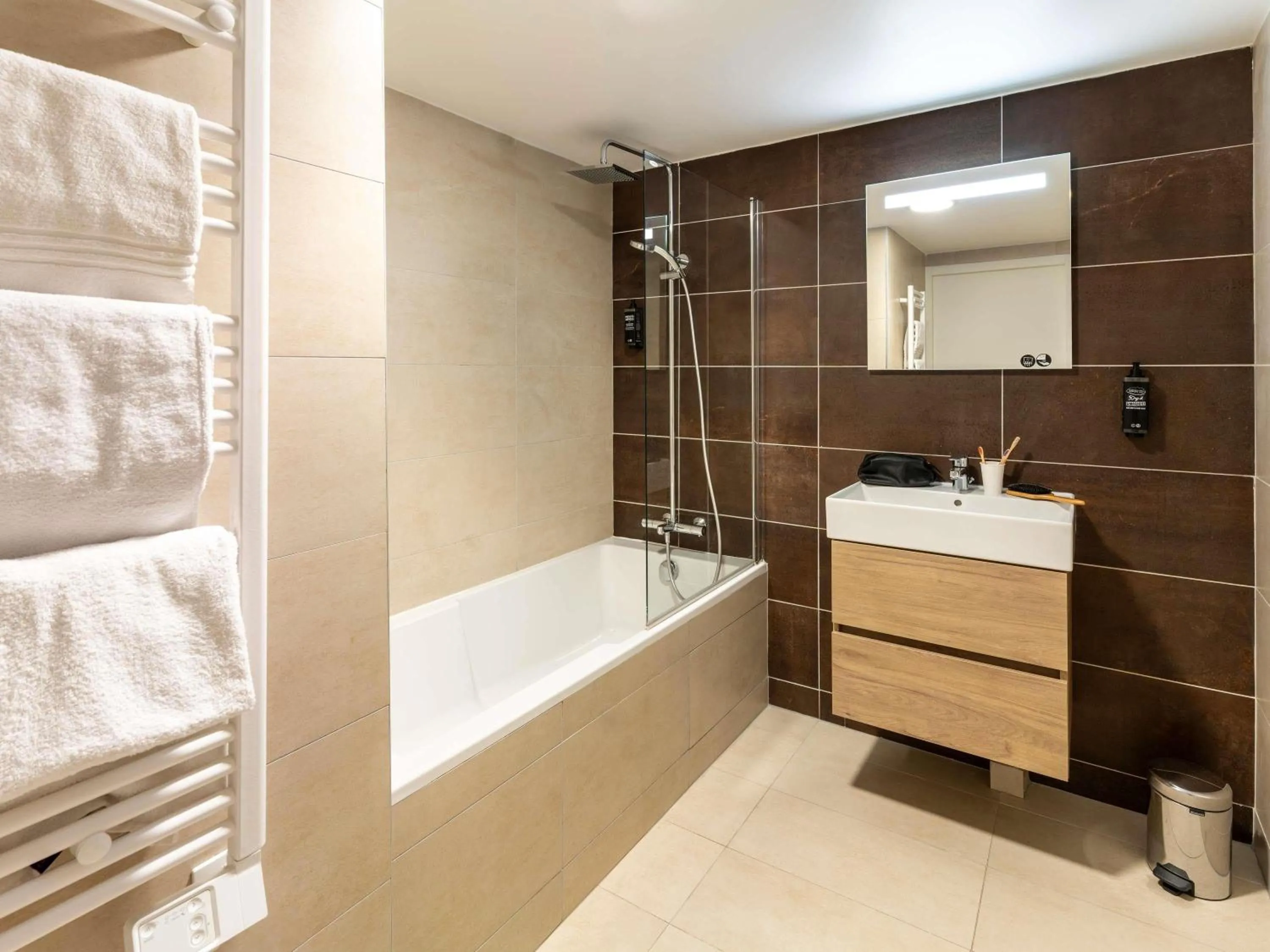 Bedroom in ibis Styles Cabriès Aix-en-Provence TGV