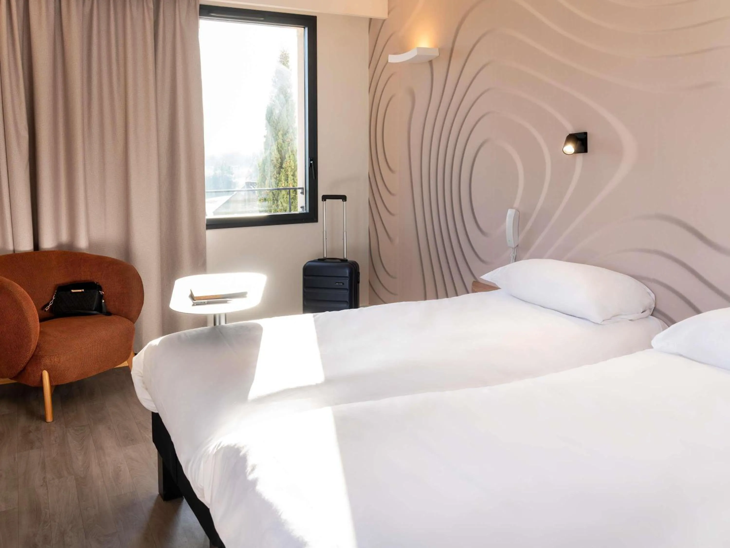 Bedroom, Bed in ibis Styles Cabriès Aix-en-Provence TGV