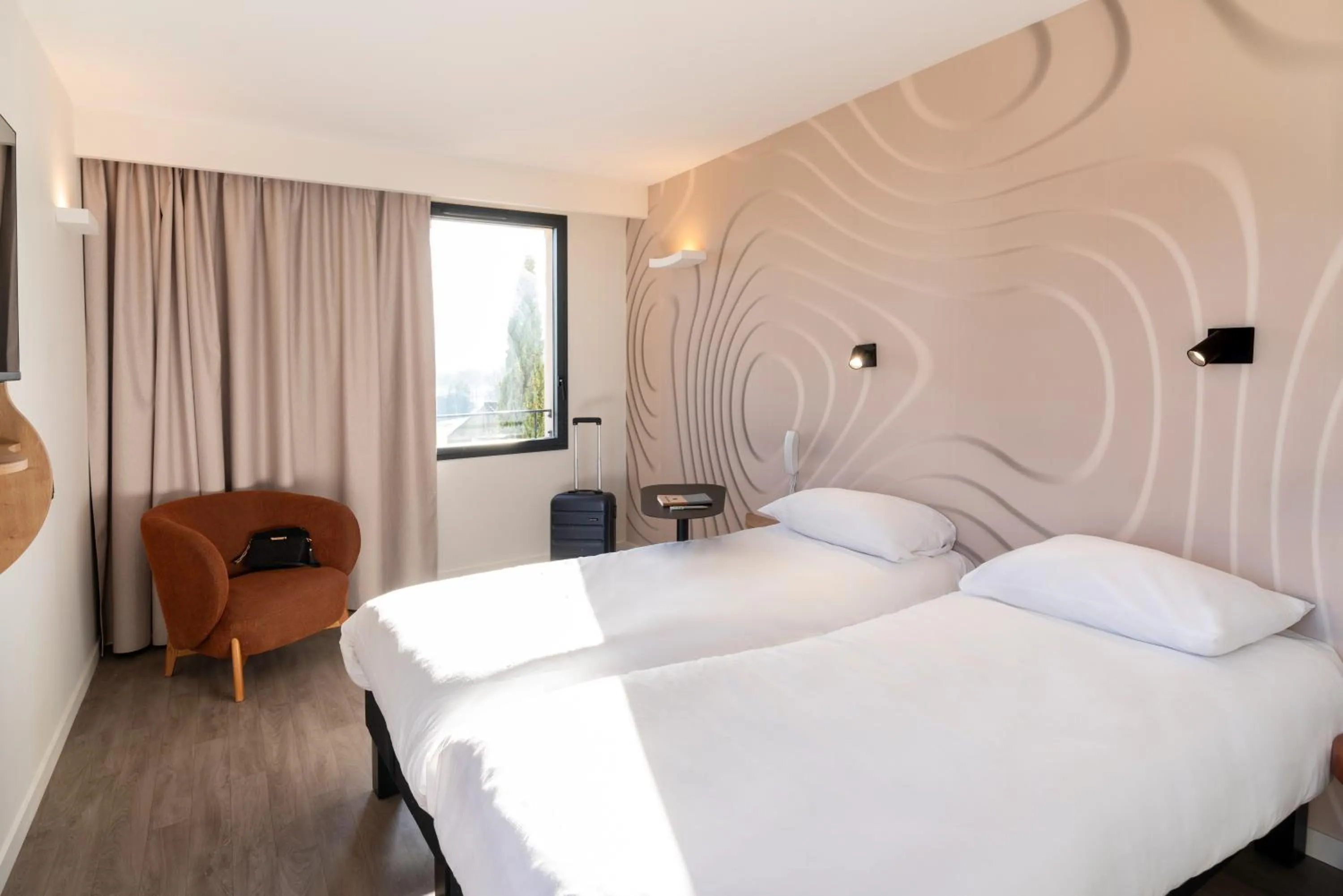 Bedroom, Bed in ibis Styles Cabriès Aix-en-Provence TGV