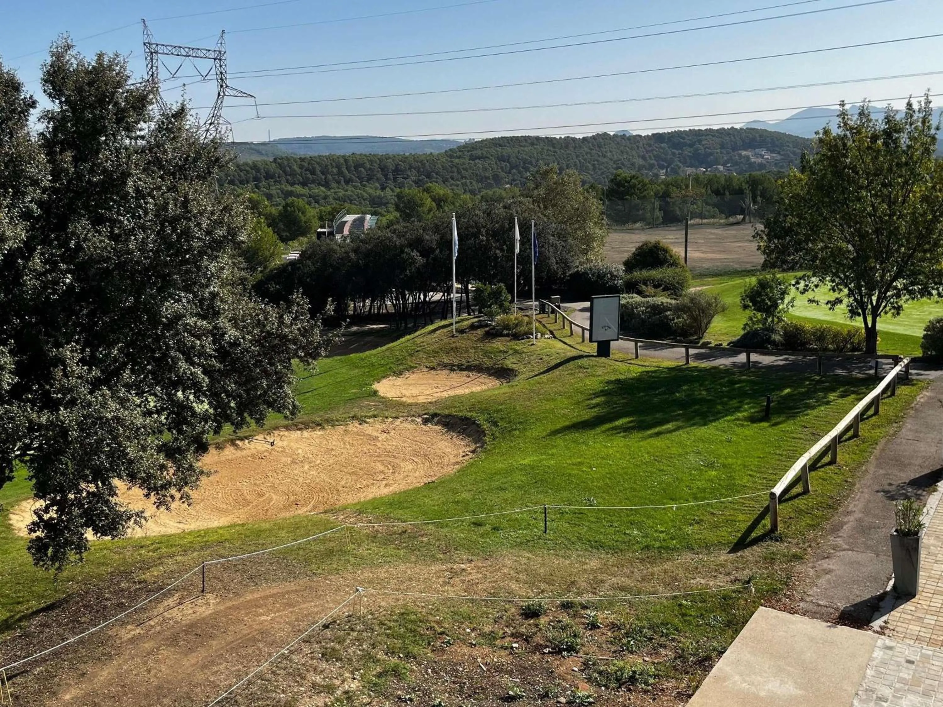 Golfcourse in ibis Styles Cabriès Aix-en-Provence TGV