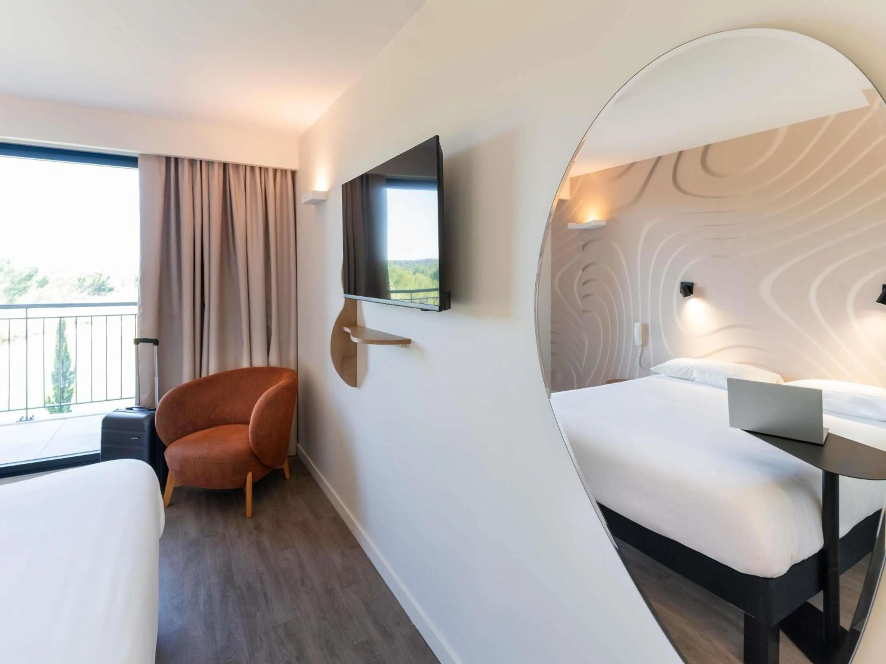 Bedroom, Bed in ibis Styles Cabriès Aix-en-Provence TGV